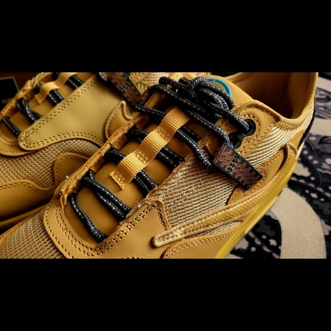 Nike x Travis Scott Air Max 1 Cact.us Gold 착용 스타일 - 4