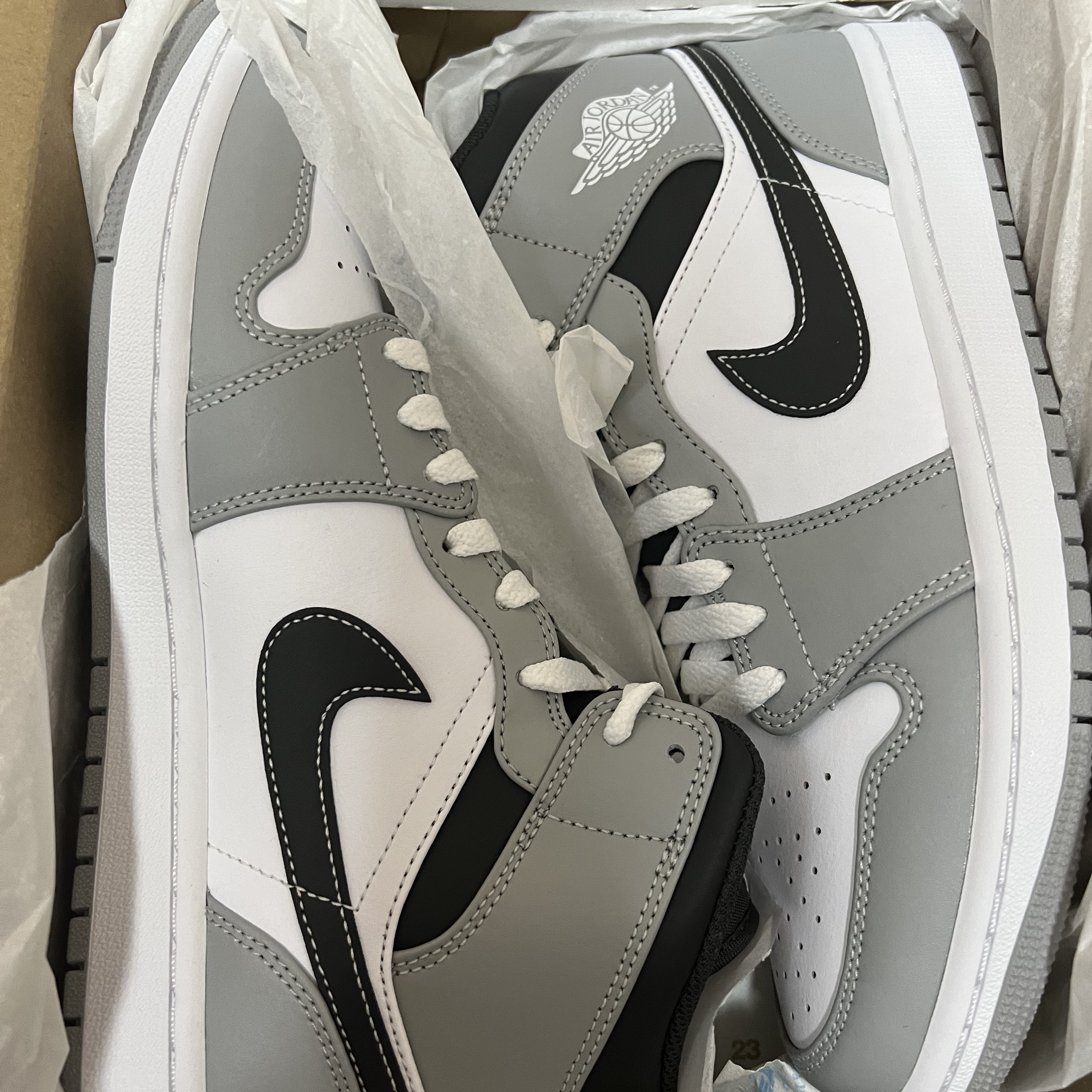 Jordan 1 Mid Light Smoke Grey Anthracite 착용 스타일