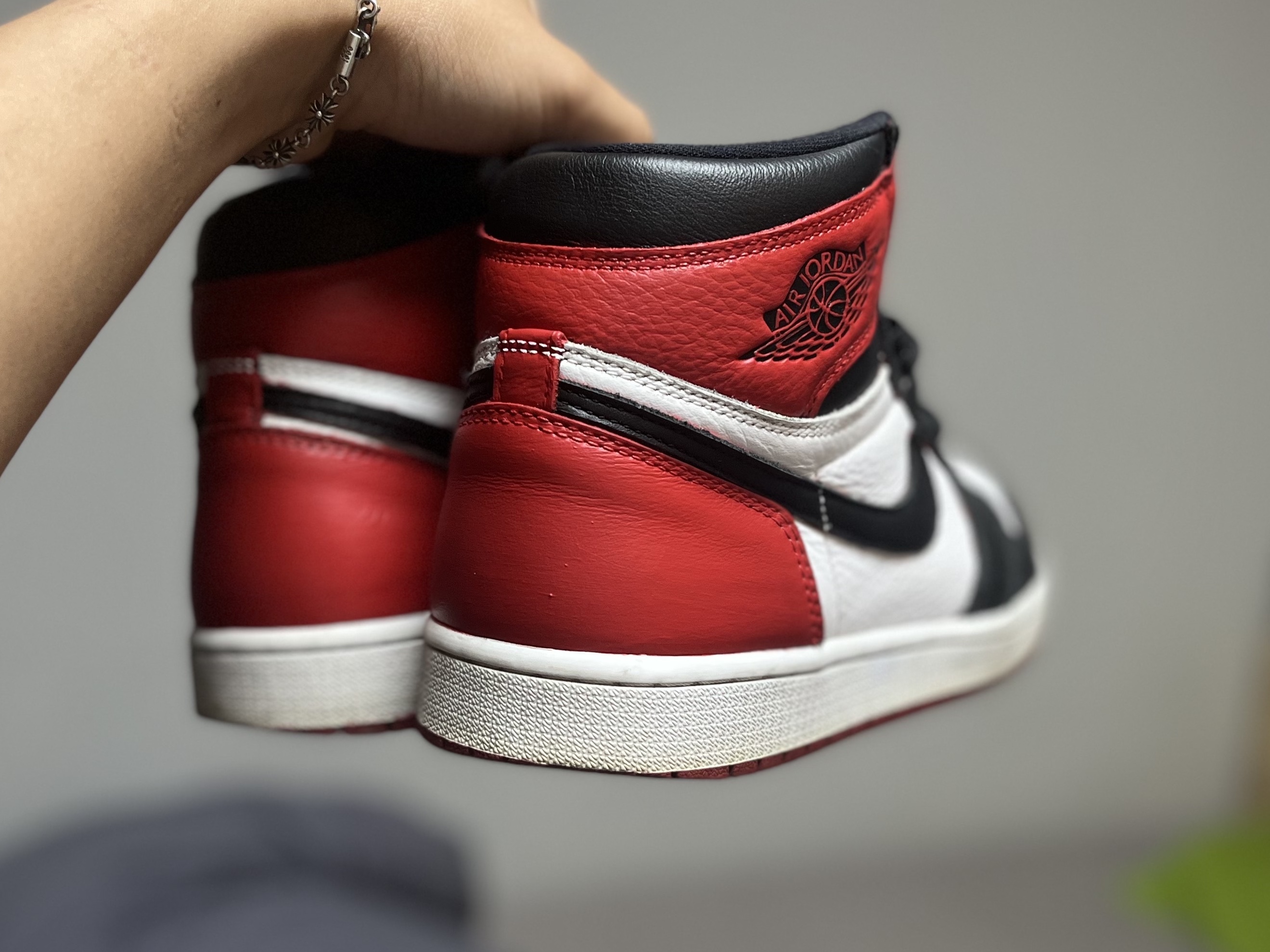 Jordan 1 Retro High OG Bloodline, (GS) Jordan 1 Retro High OG Bloodline 착용 스타일 - 2