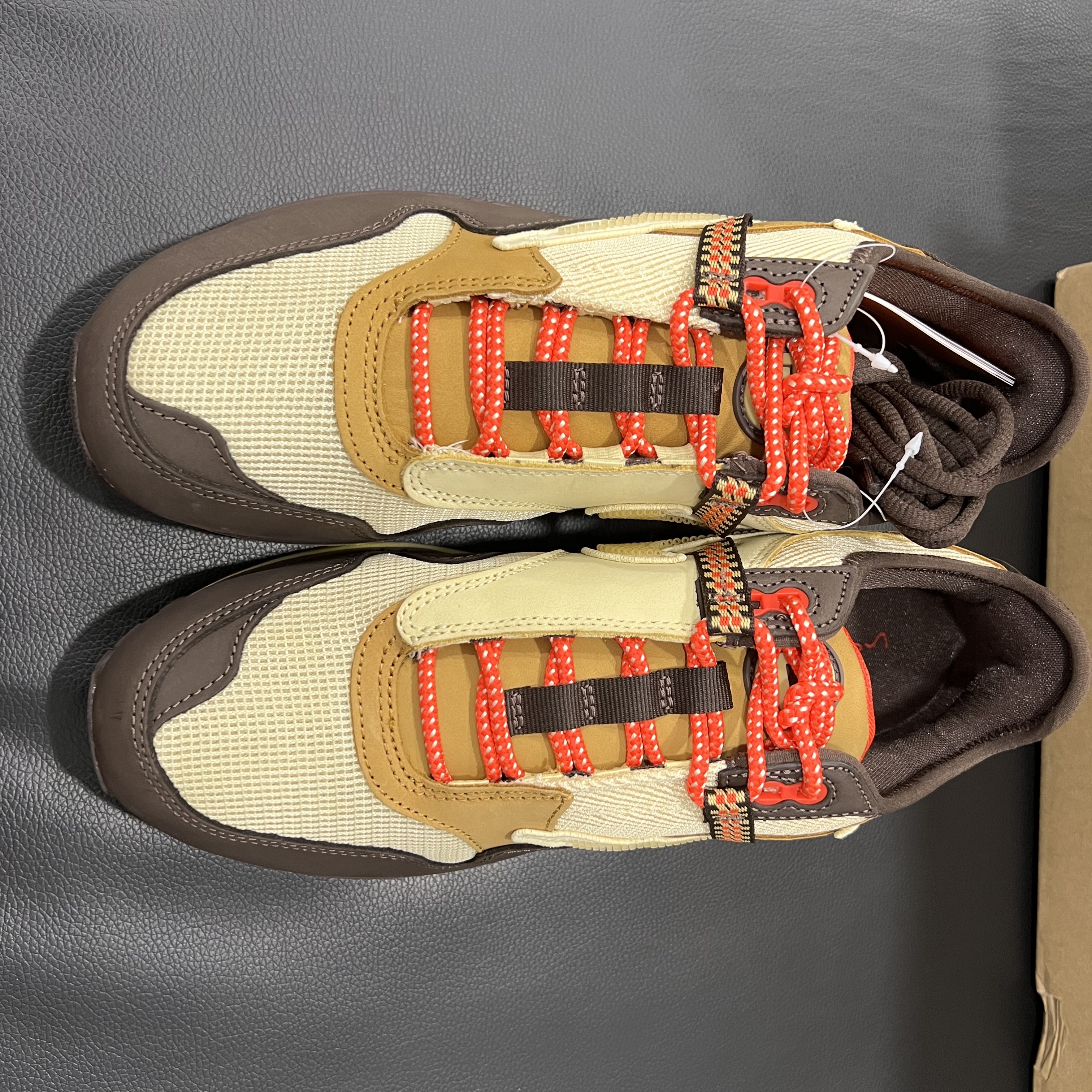 Nike x Travis Scott Air Max 1 Cact.us Brown 착용 스타일 - 2