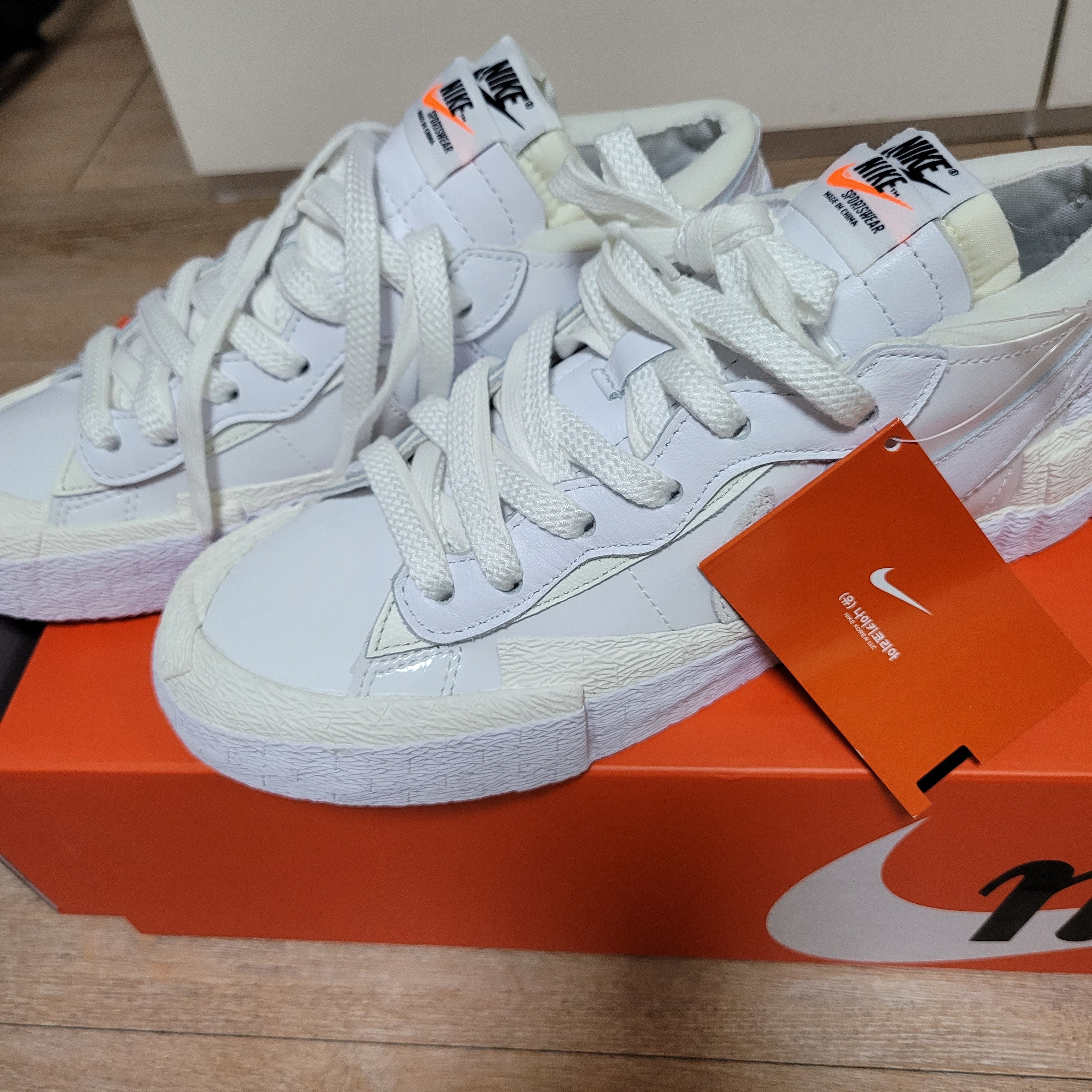 Nike x Sacai Blazer Low White Patent Leather 착용 스타일
