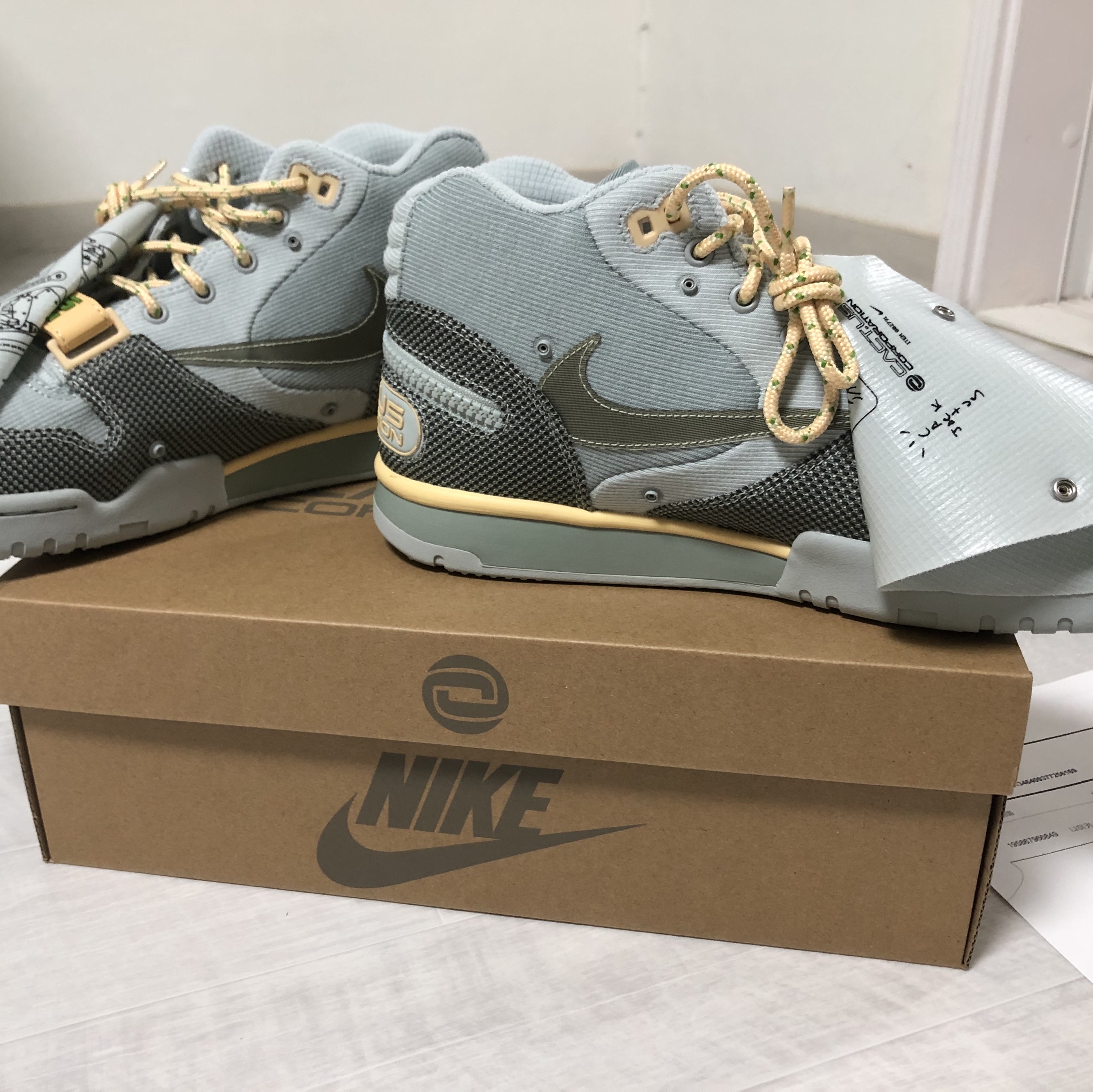 Nike x Travis Scott Nike Air Trainer 1 Grey Haze and Dusty Sage 착용 스타일