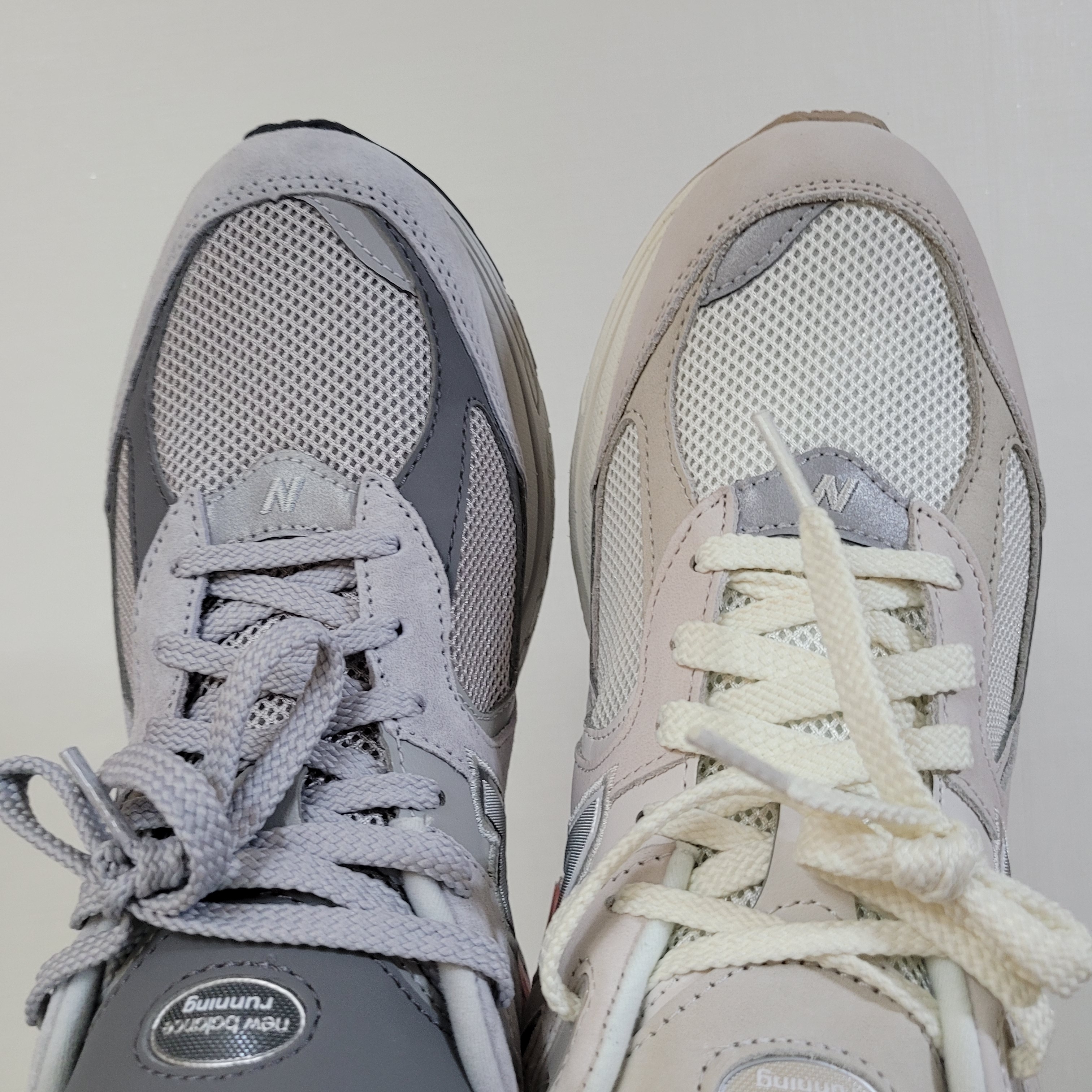 New Balance 2002R White Ivory, New Balance 2002R T2 Gray 착용 스타일 - 3
