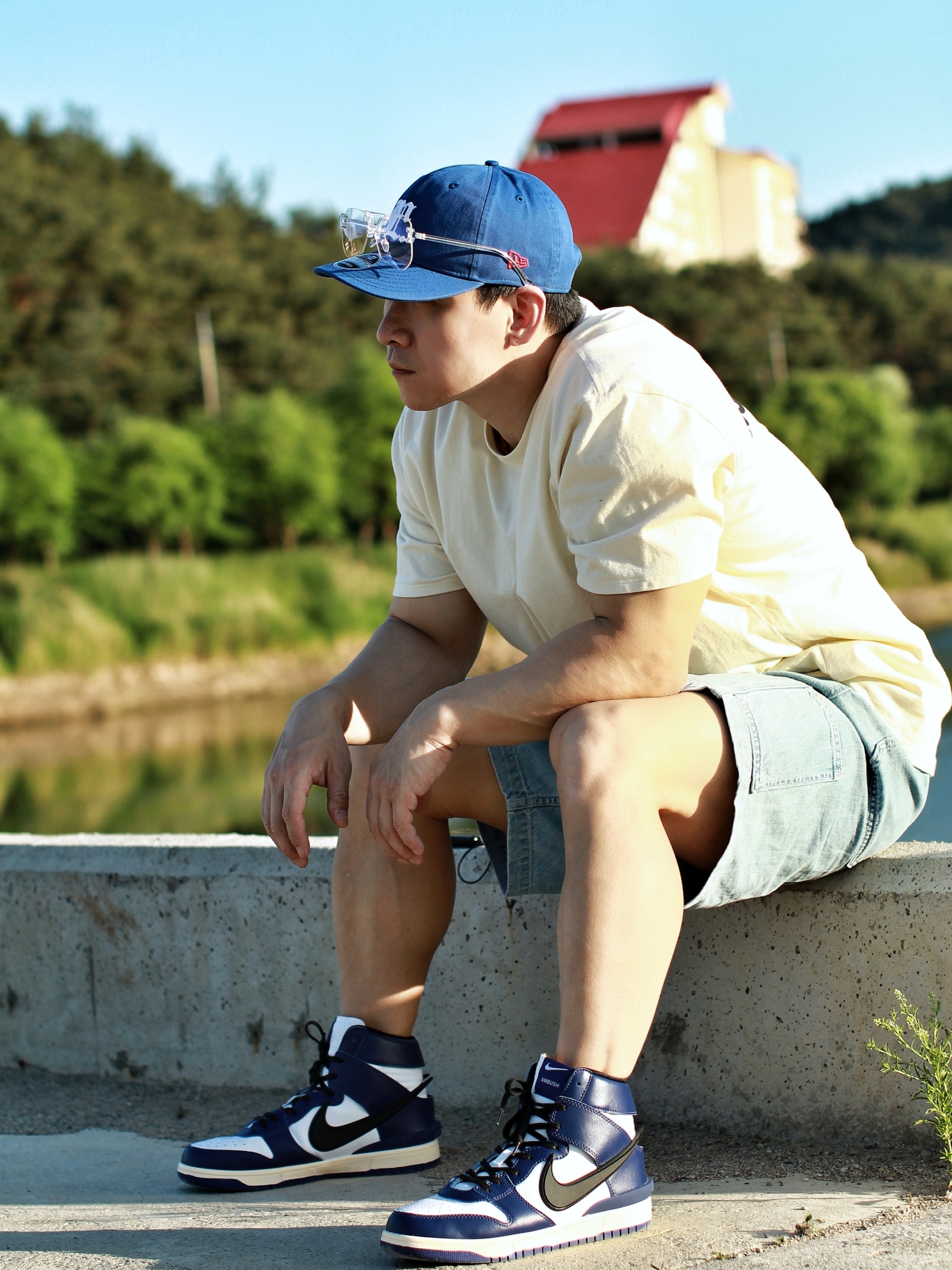 Nike x Ambush Dunk High Deep Royal Blue, Essentials T-Shirt Cream - 21SS 착용 스타일 - 1
