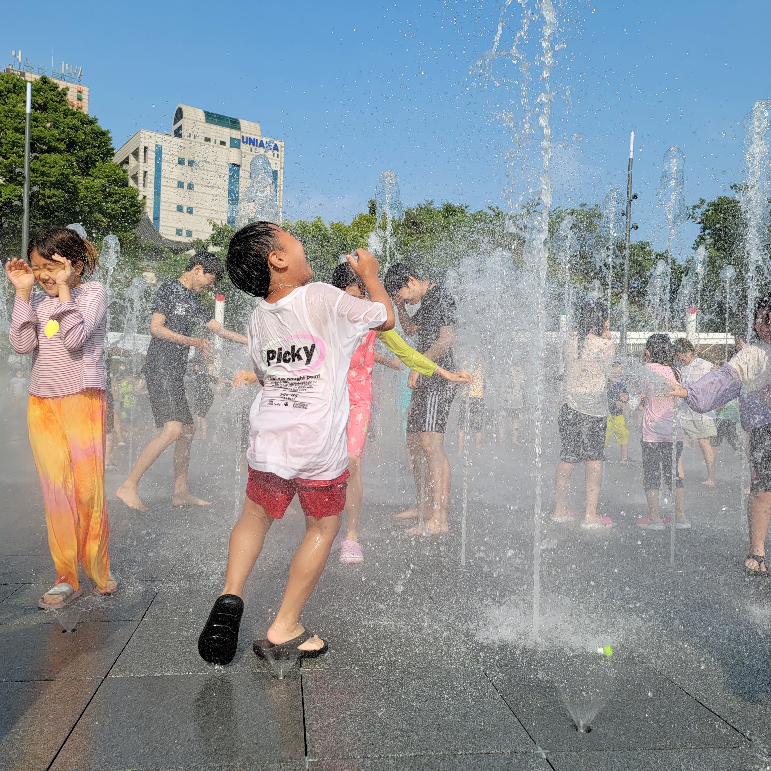 Nike x Stussy Water Shorts Habanero Red 착용 스타일 - 2