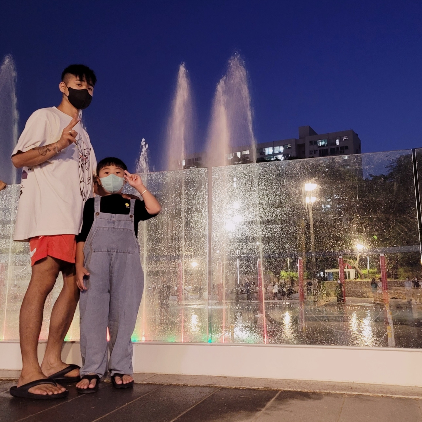 Nike x Stussy Water Shorts Habanero Red 착용 스타일 - 1