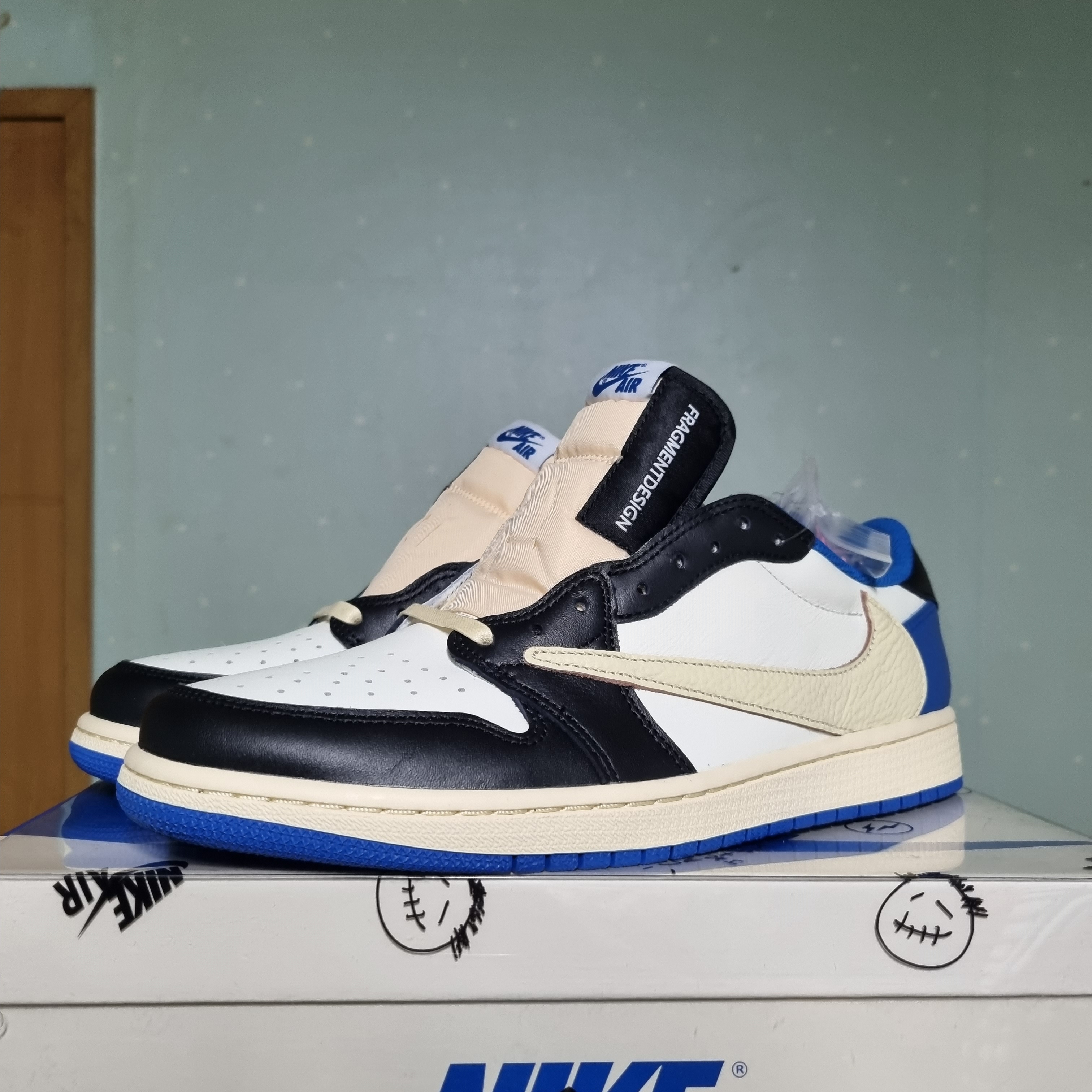 Nike x Travis Scott Air Trainer 1 Archaeo Brown and Rust Pink, Jordan 1 x Travis Scott x Fragment Retro Low OG SP Military Blue 착용 스타일 - 2