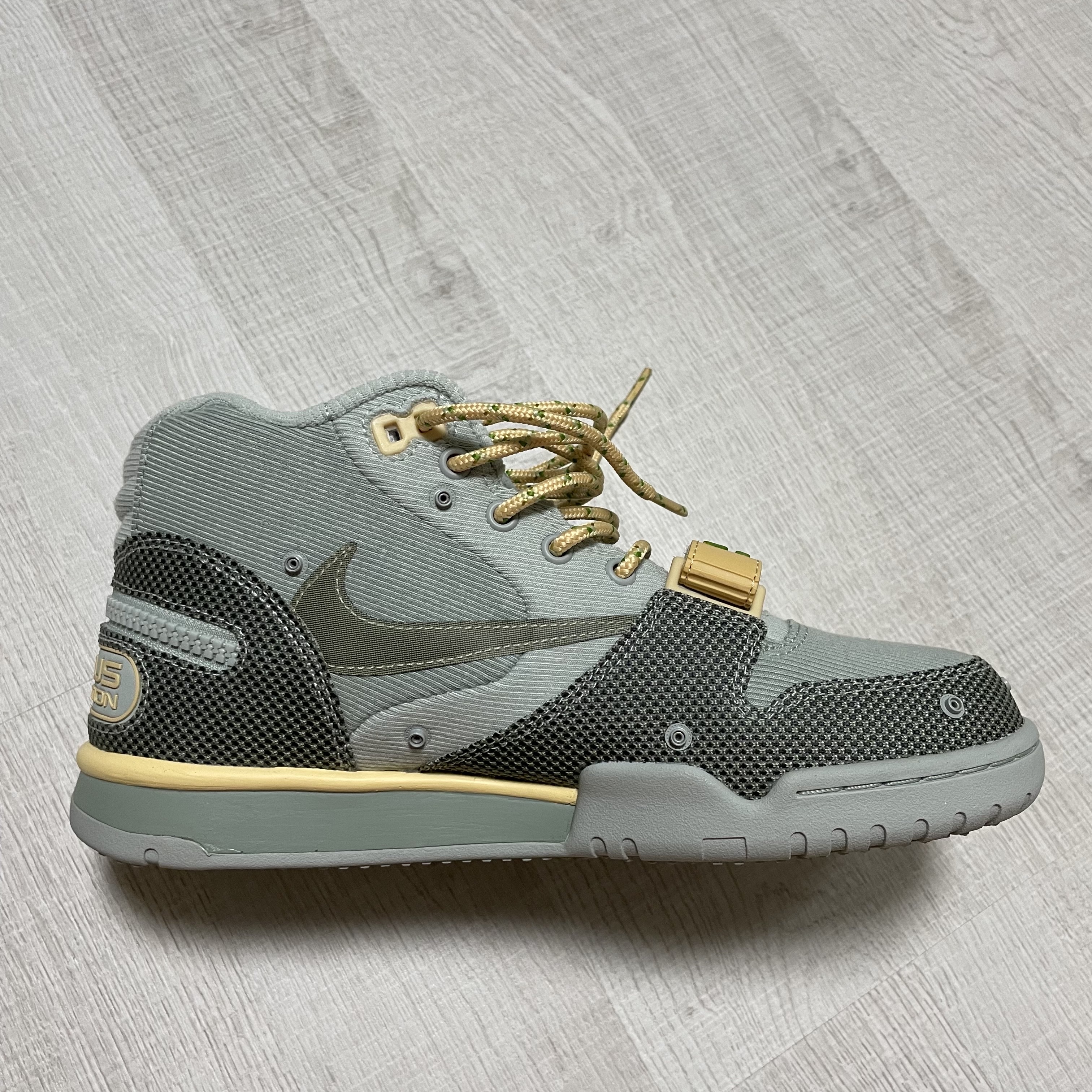 Nike x Travis Scott Nike Air Trainer 1 Grey Haze and Dusty Sage 착용 스타일 - 3