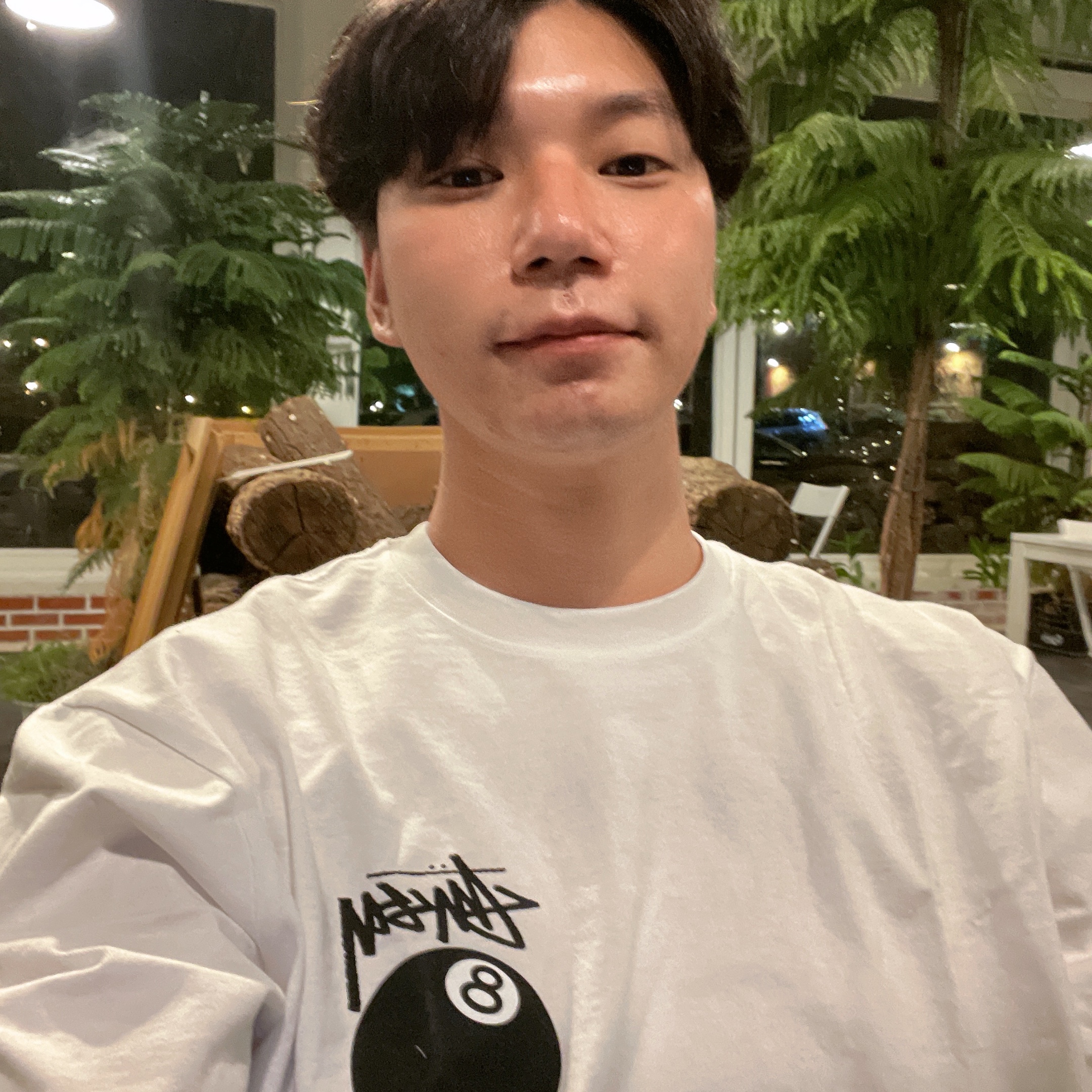 Stussy 8 Ball T-Shirt White - 22SS, Nike Dunk Low Retro Black 착용 스타일 - 1