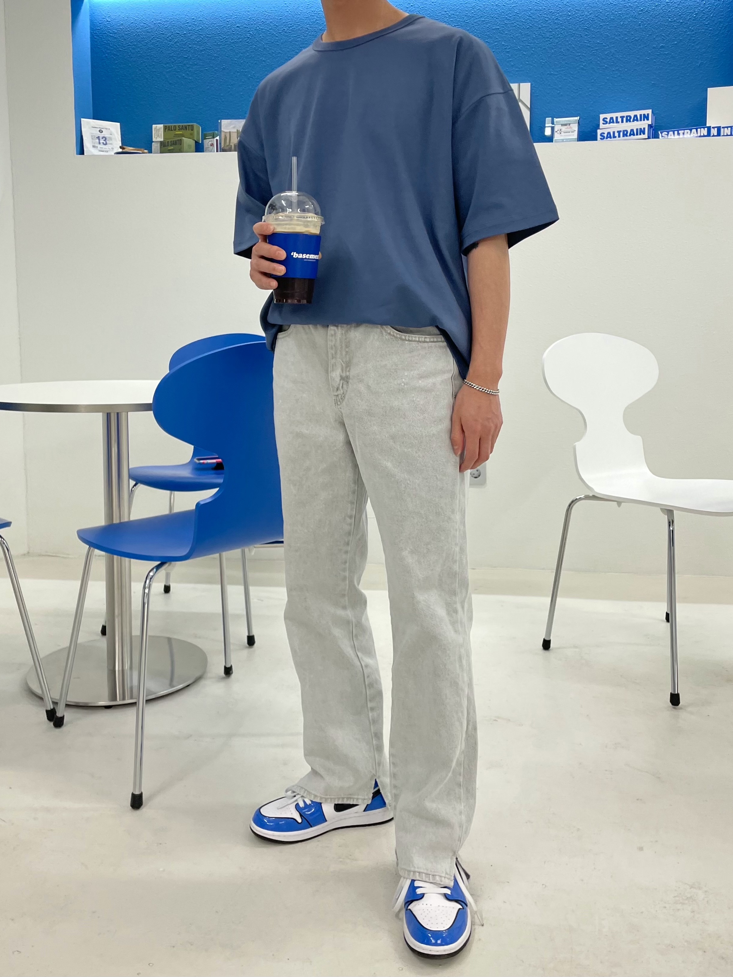 Jordan 1 Mid SE Signal Blue 착용 스타일 - 3