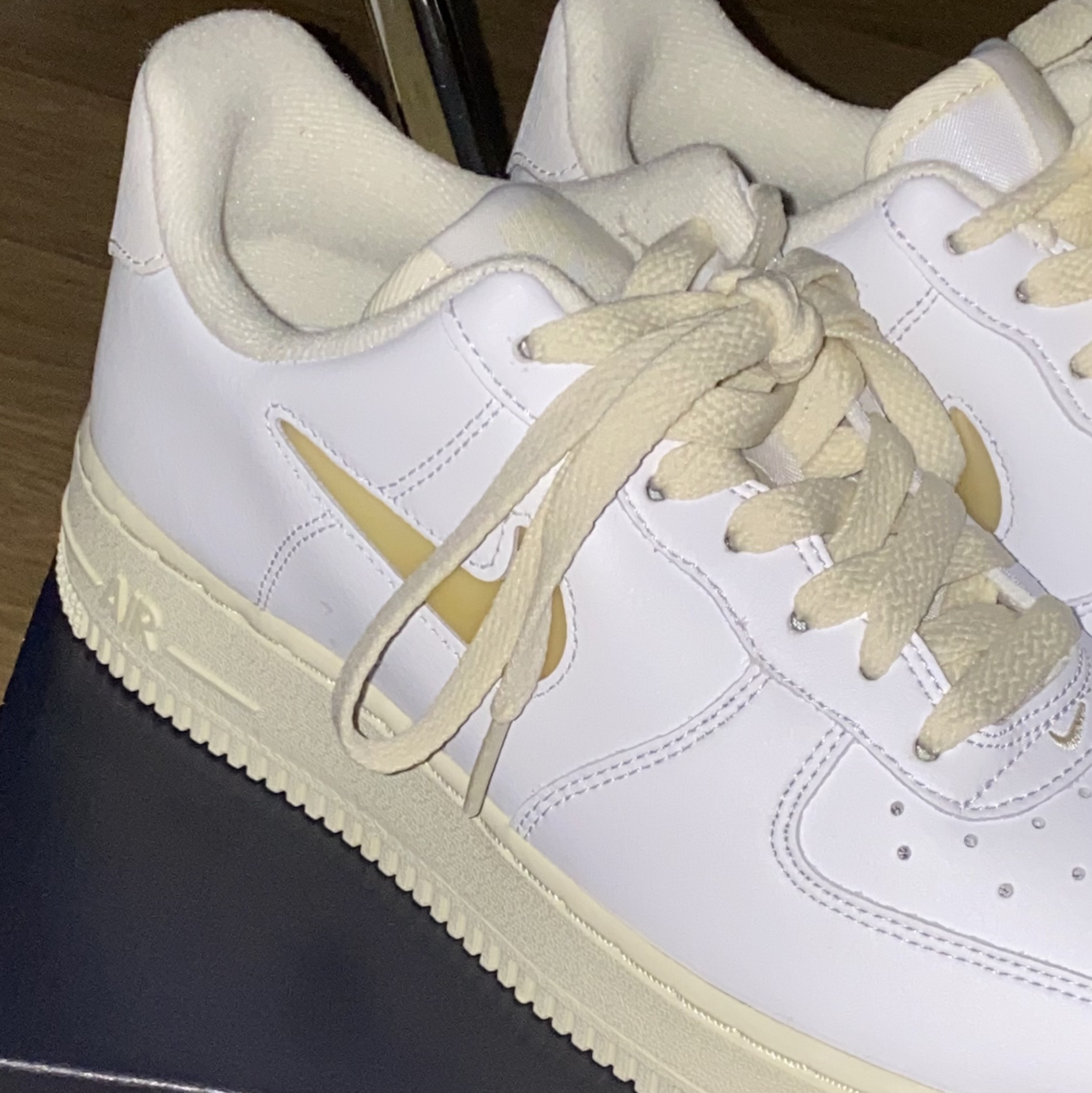 Nike Air Force 1 '07 LX Pale Vanilla 착용 스타일