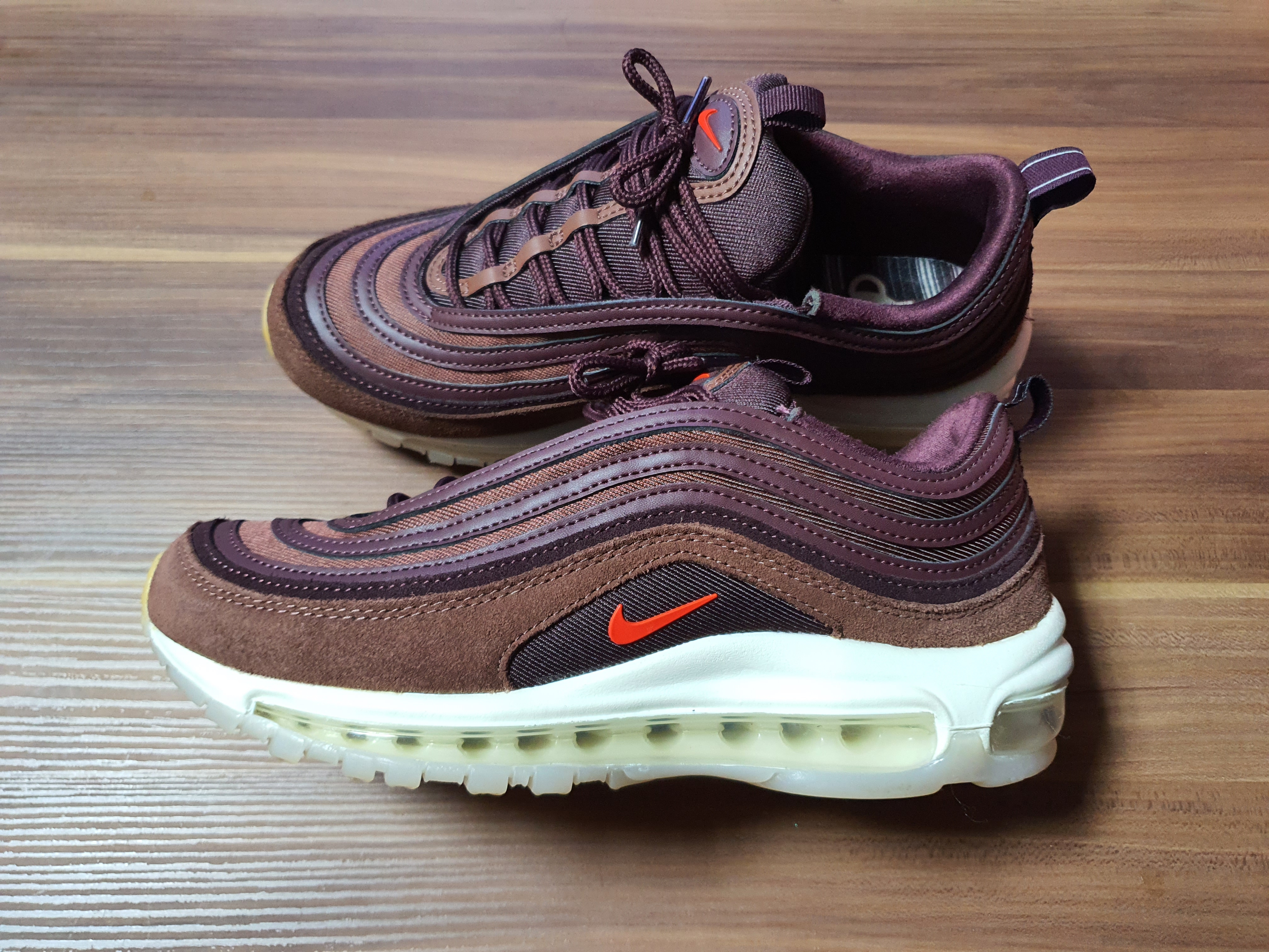 (W) Nike Air Max 97 SE Coffee 착용 스타일 - 3