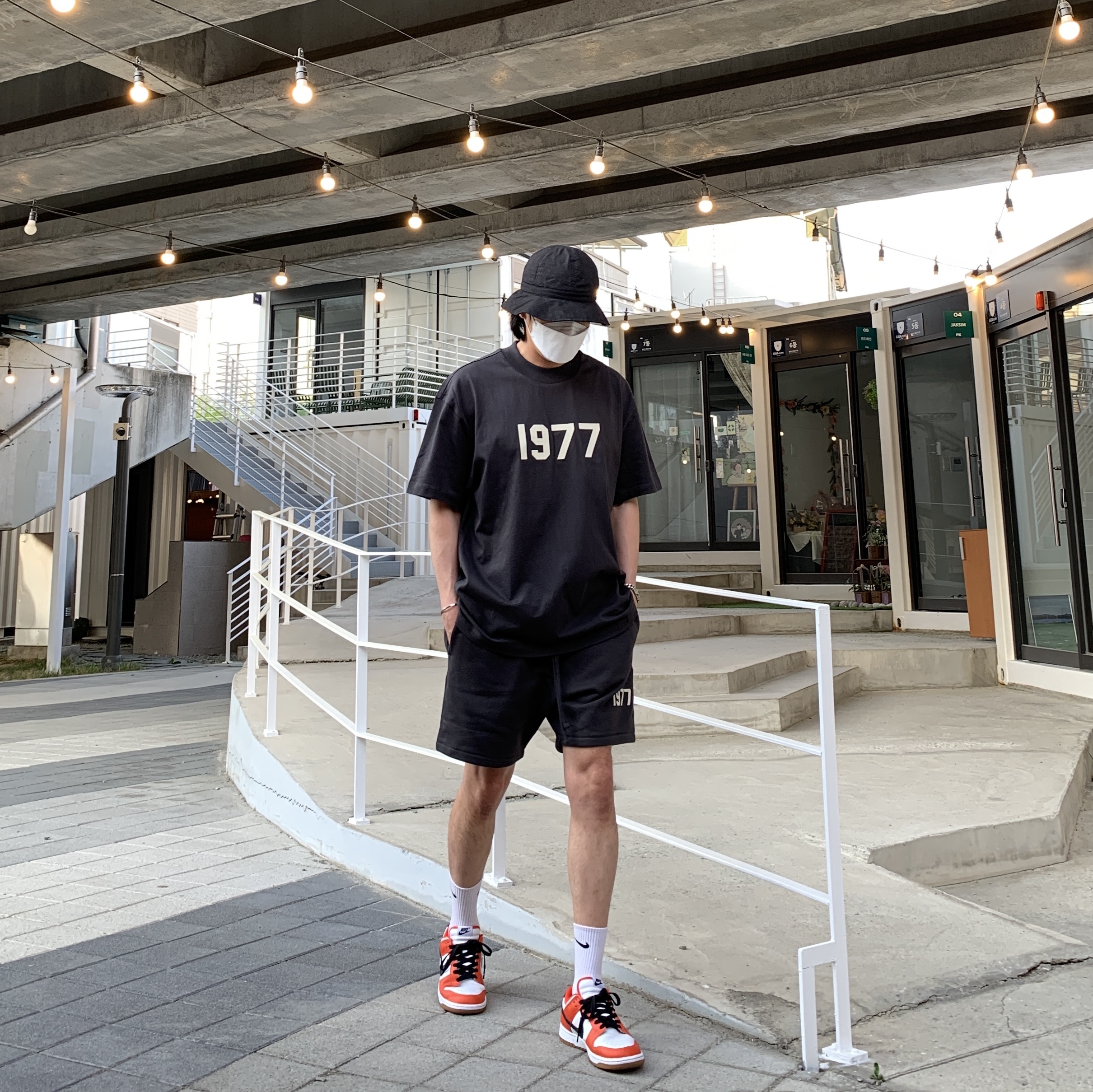 Essentials 1977 Shorts Iron - 22SS, Essentials 1977 T-Shirt Iron - 22SS 착용 스타일 - 2