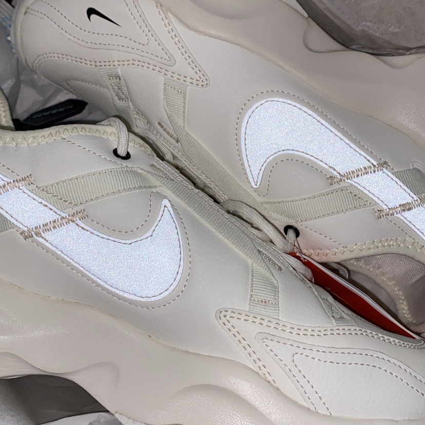 (W) Nike TC 7900 Summit White 착용 스타일