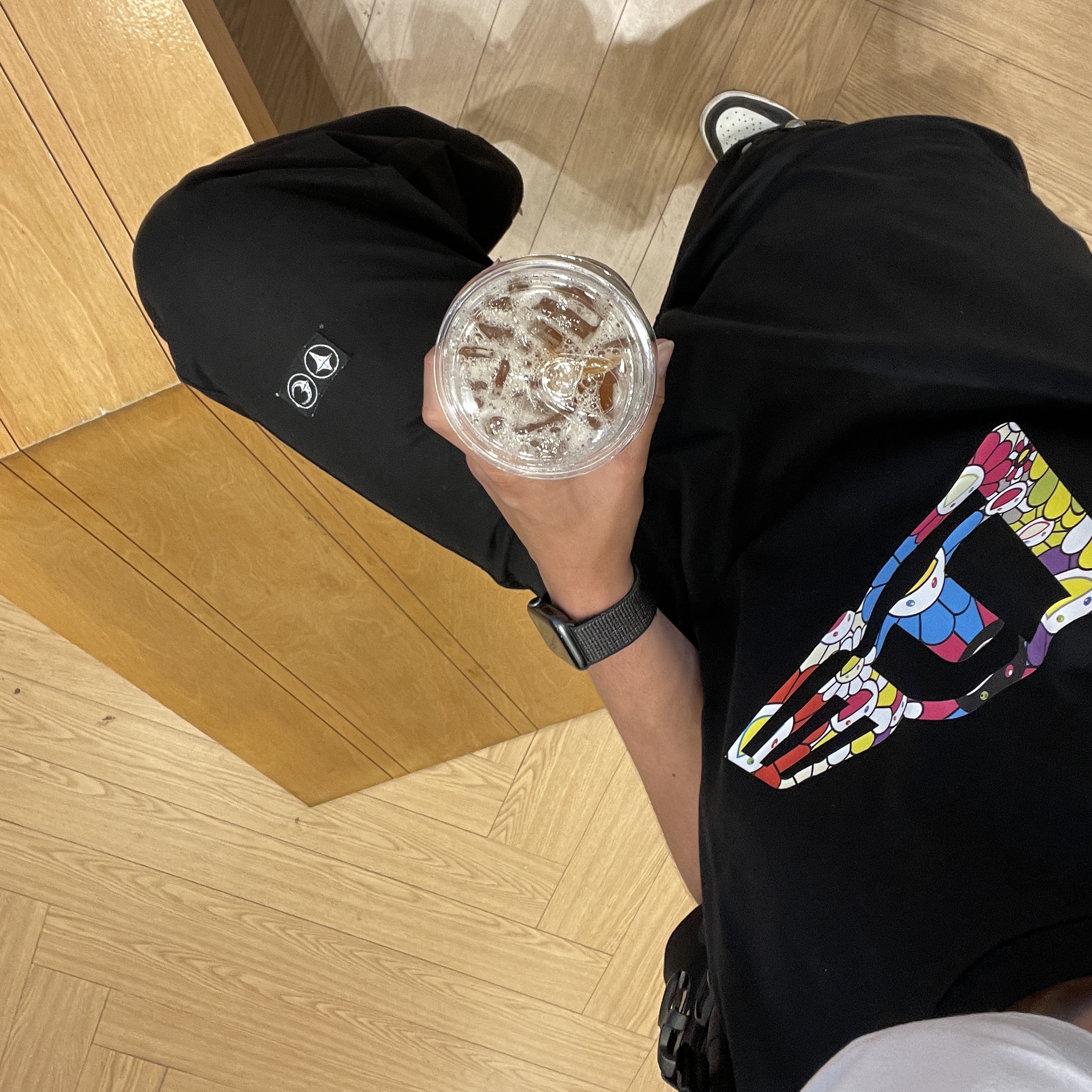 New Era x Murakami Takashi Flag T-Shirt Black, Jordan 1 Retro High OG Black Mocha 착용 스타일