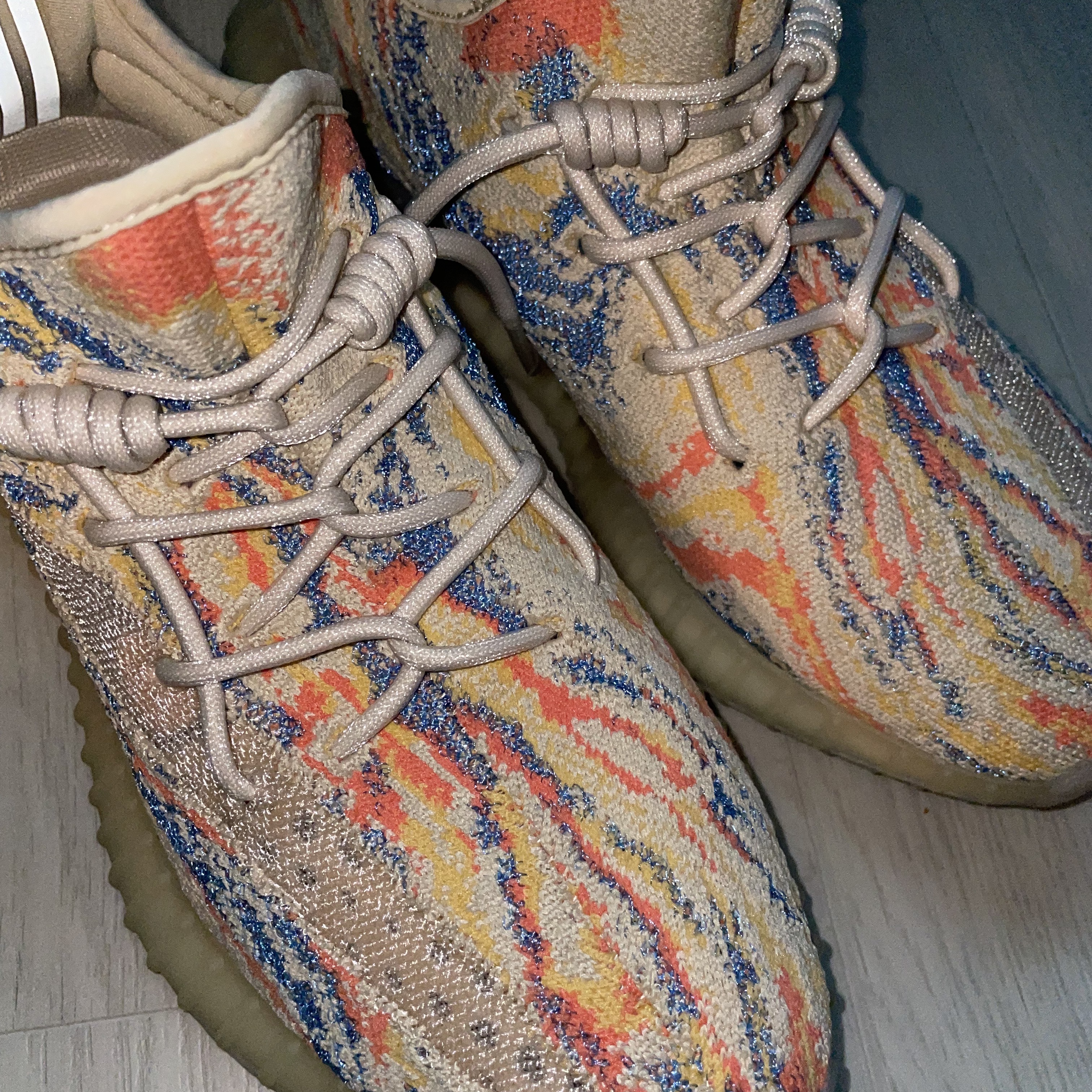 Adidas Yeezy Boost 350 V2 MX Oat 착용 스타일