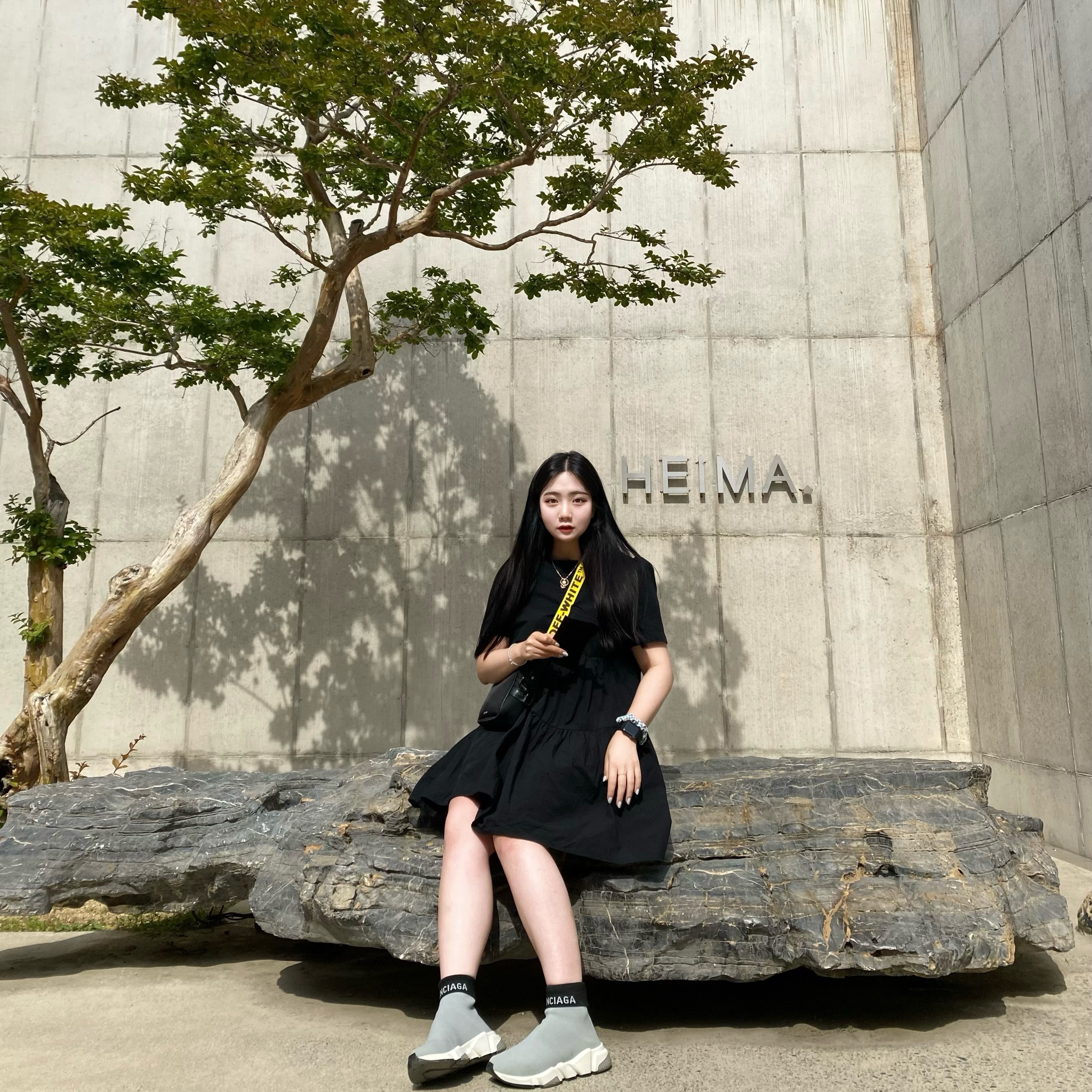 (W) Balenciaga Speed Trainer High Black White 2019, Off-White OW Logo Nylon Crossbody Bag Black 착용 스타일