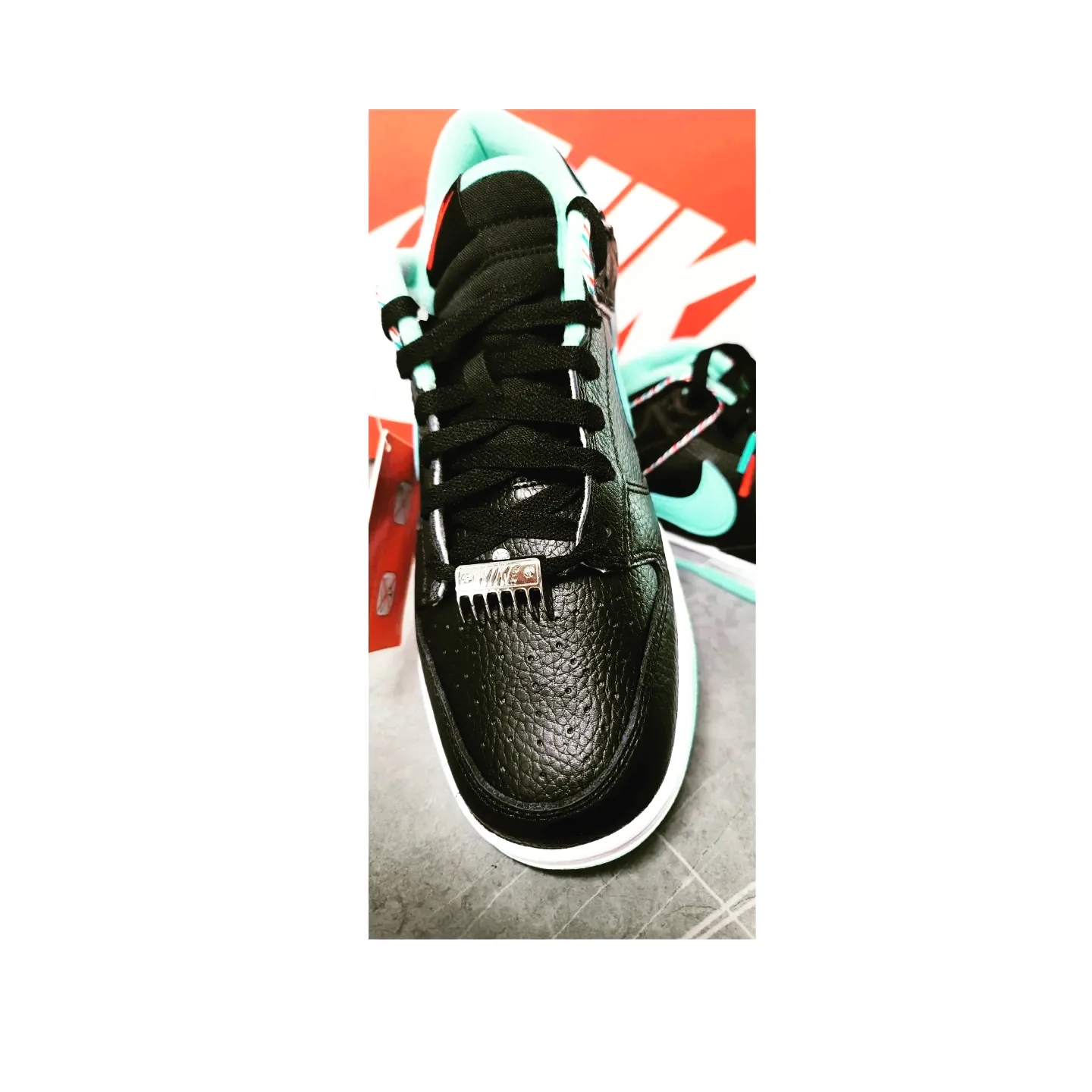 Nike Dunk Low Retro SE Barber Shop Black 착용 스타일