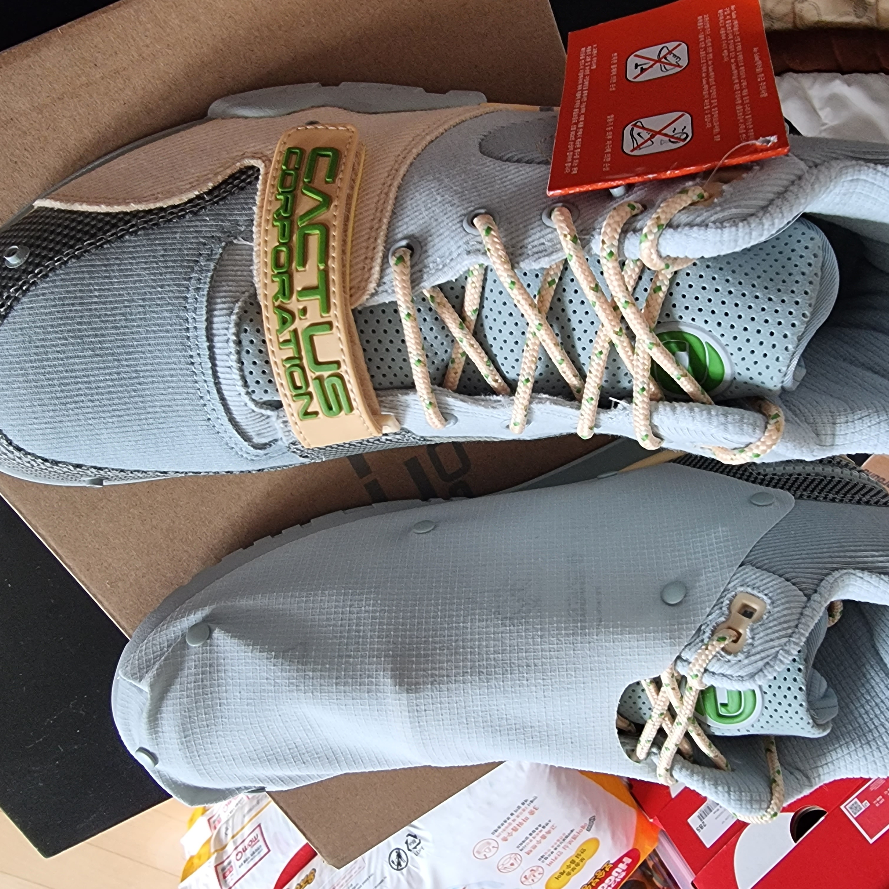 Nike x Travis Scott Nike Air Trainer 1 Grey Haze and Dusty Sage 착용 스타일 - 3