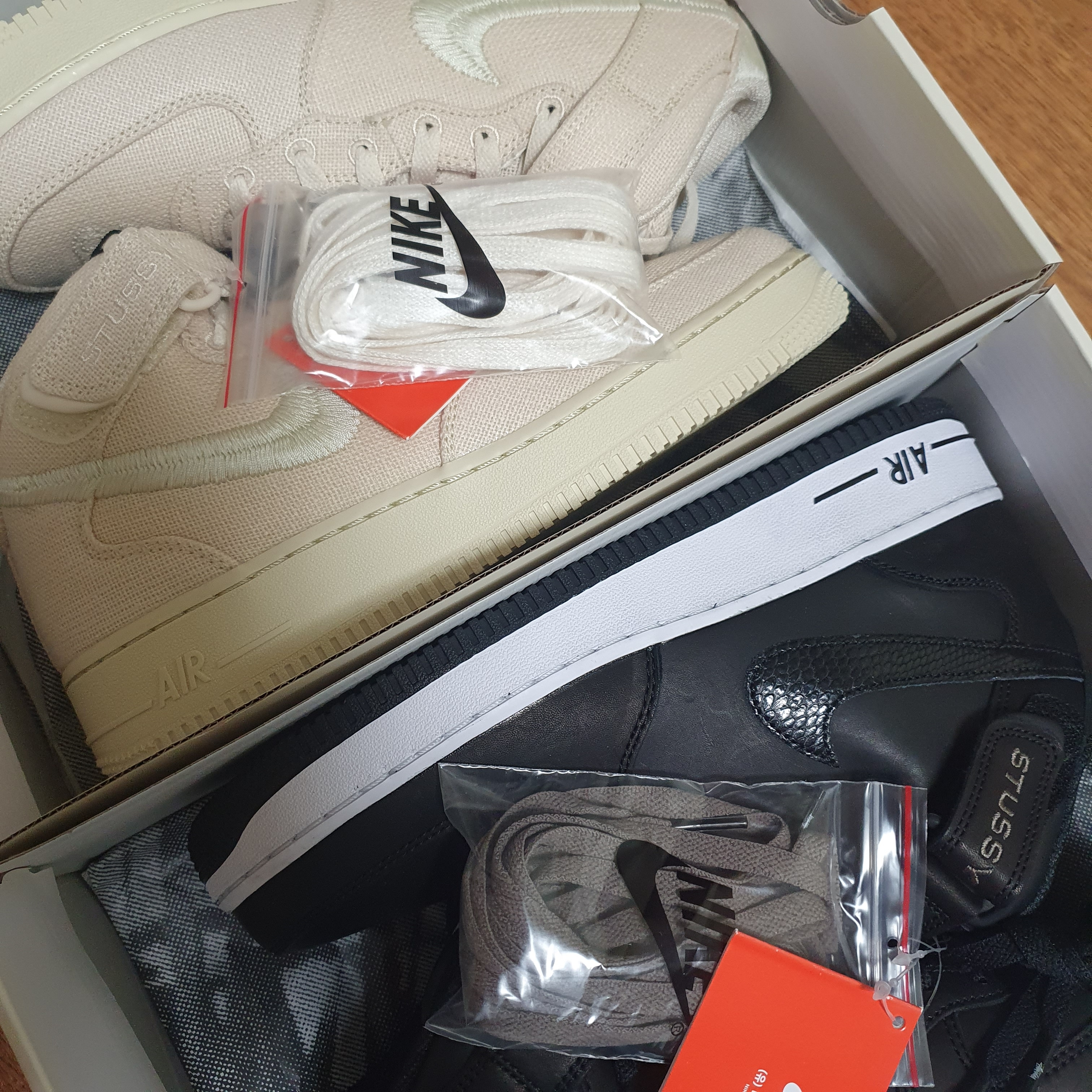 Nike x Stussy Air Force 1 '07 Mid SP Fossil, Nike x Stussy Air Force 1 '07 Mid SP Black 착용 스타일 - 1