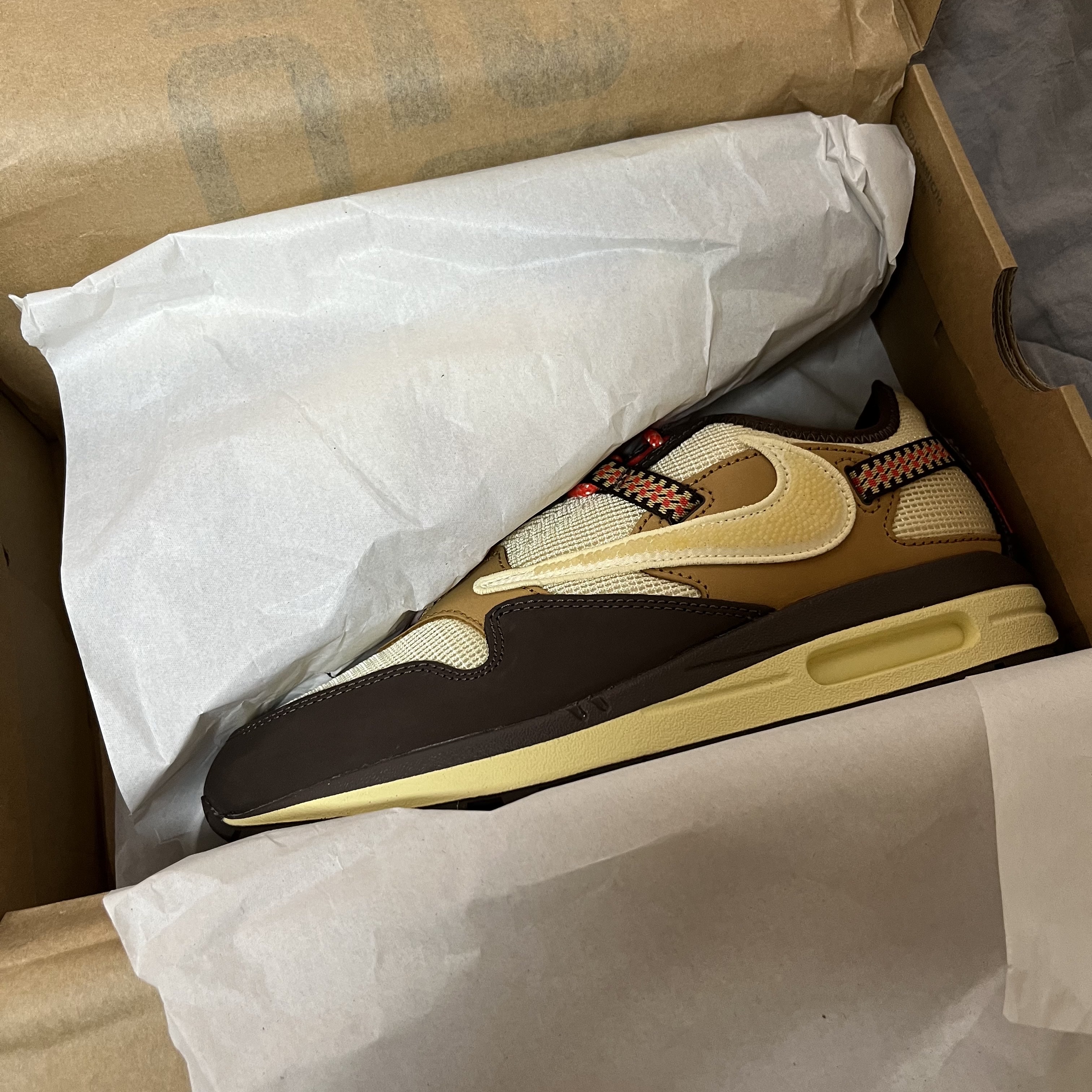 Nike x Travis Scott Air Max 1 Cact.us Brown 착용 스타일 - 3