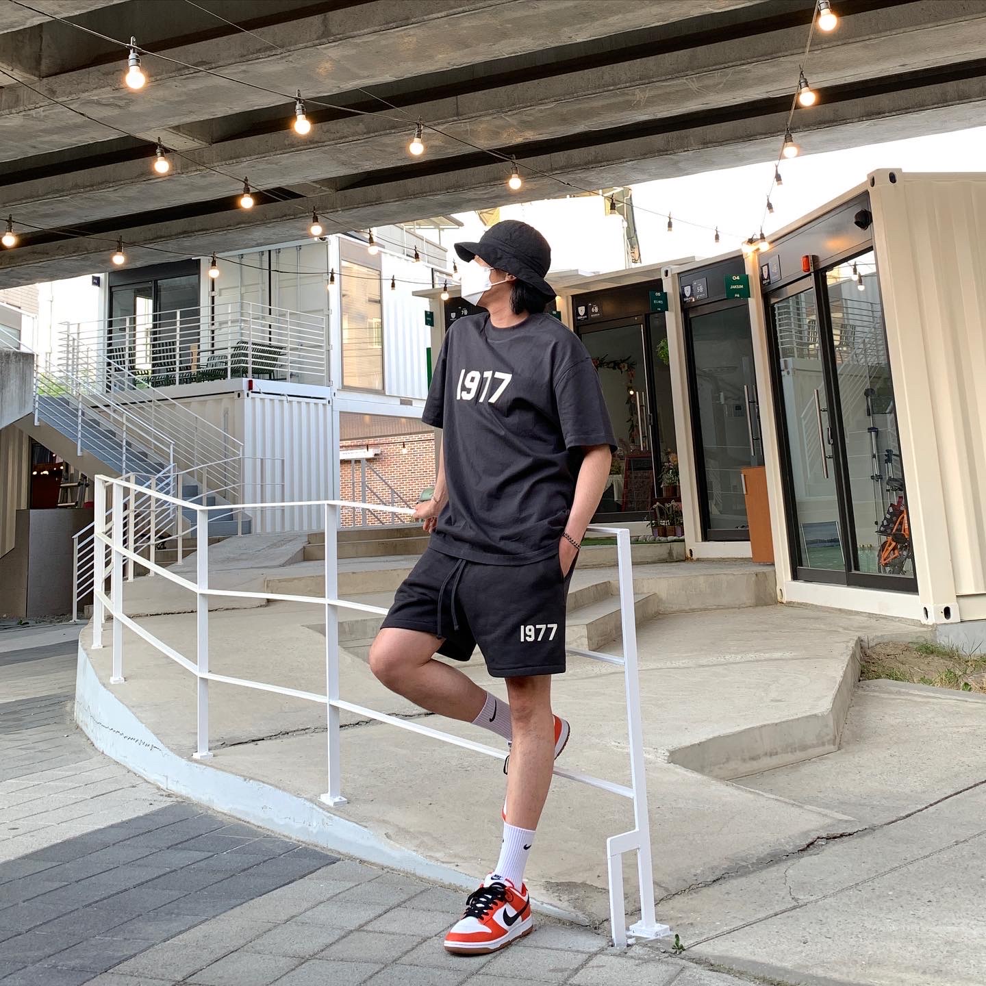 Essentials 1977 Shorts Iron - 22SS, Essentials 1977 T-Shirt Iron - 22SS 착용 스타일 - 1