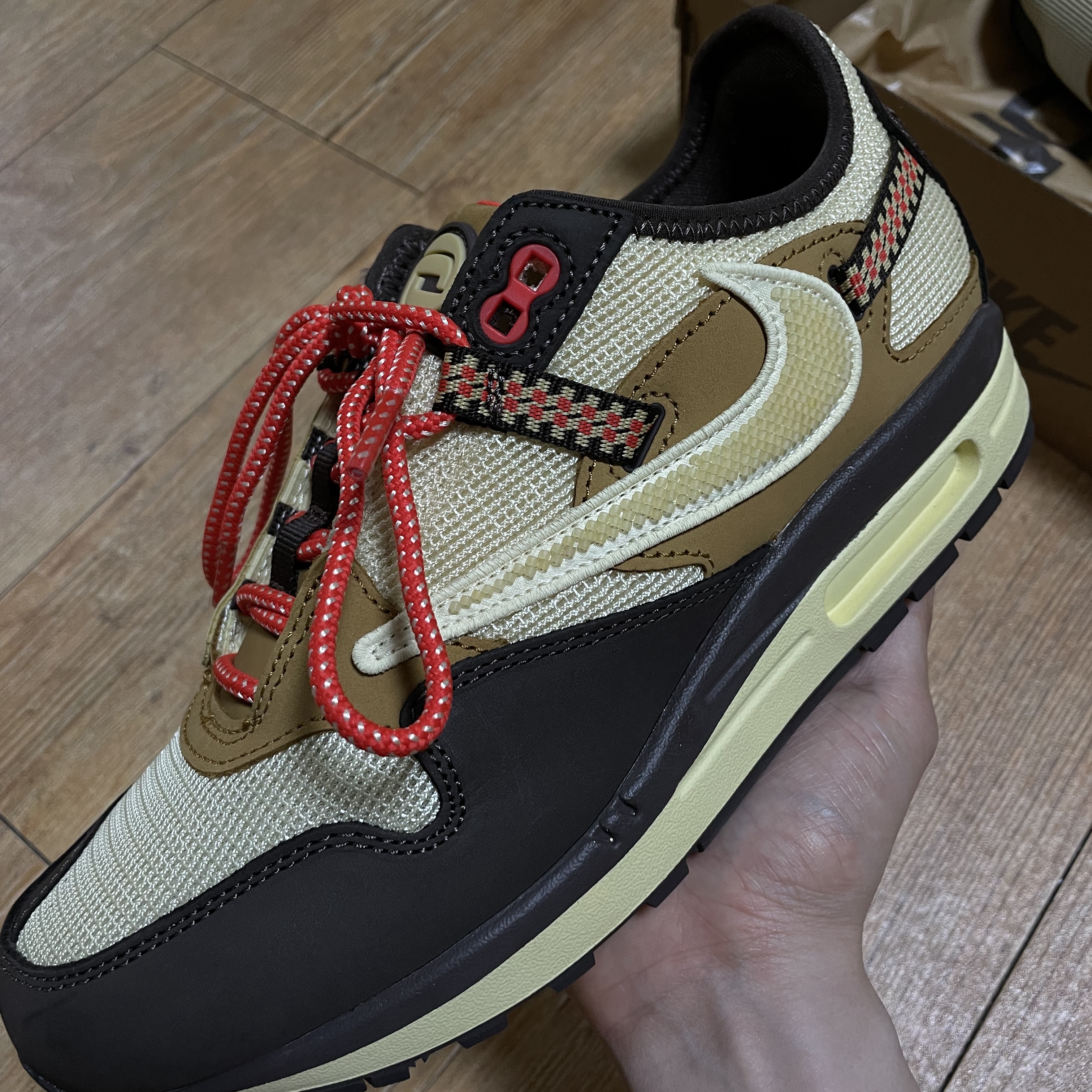 Nike x Travis Scott Air Max 1 Cact.us Brown, Nike x Off-White Air Max 90 V2 Black White 착용 스타일 - 1