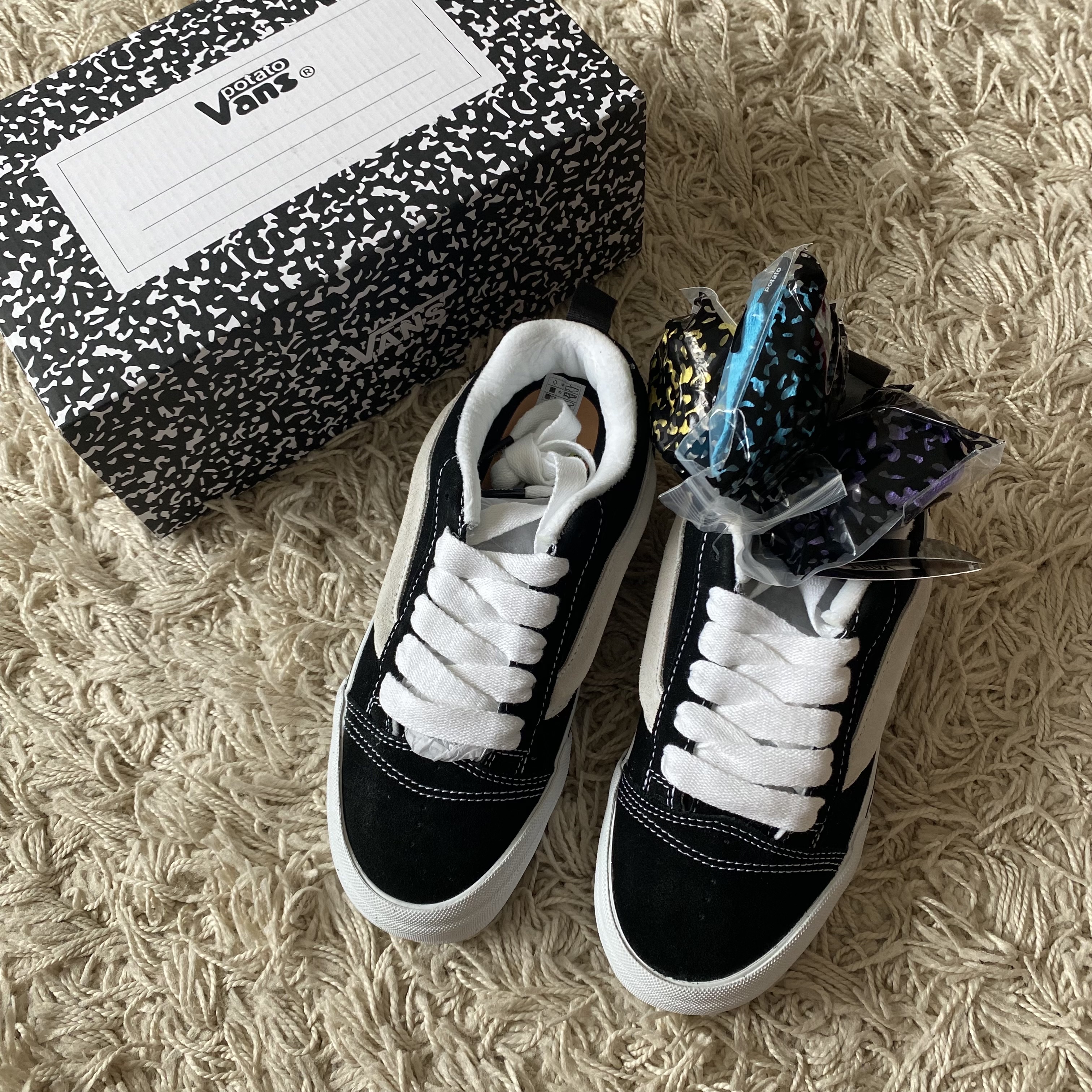 Vans Vault x Imran Potato Knu-Skool VR3 LX Black White 착용 스타일 - 2