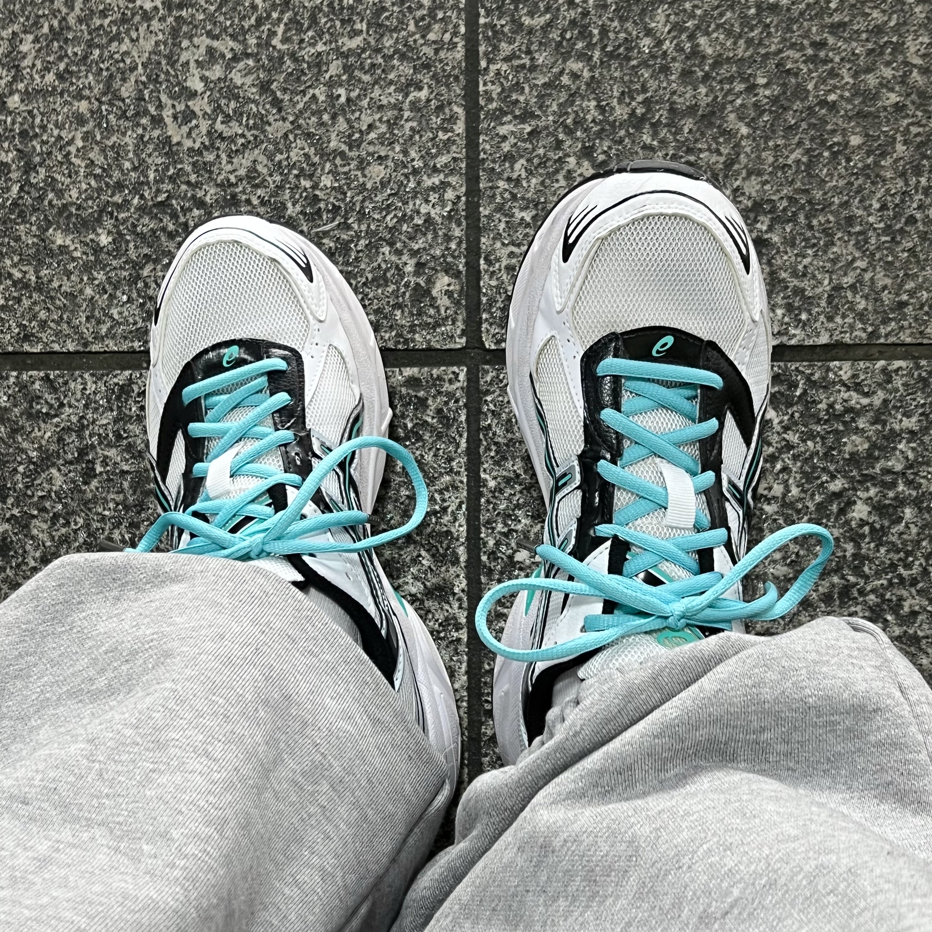 Asics Gel-1130 White Black 착용 스타일 - 1