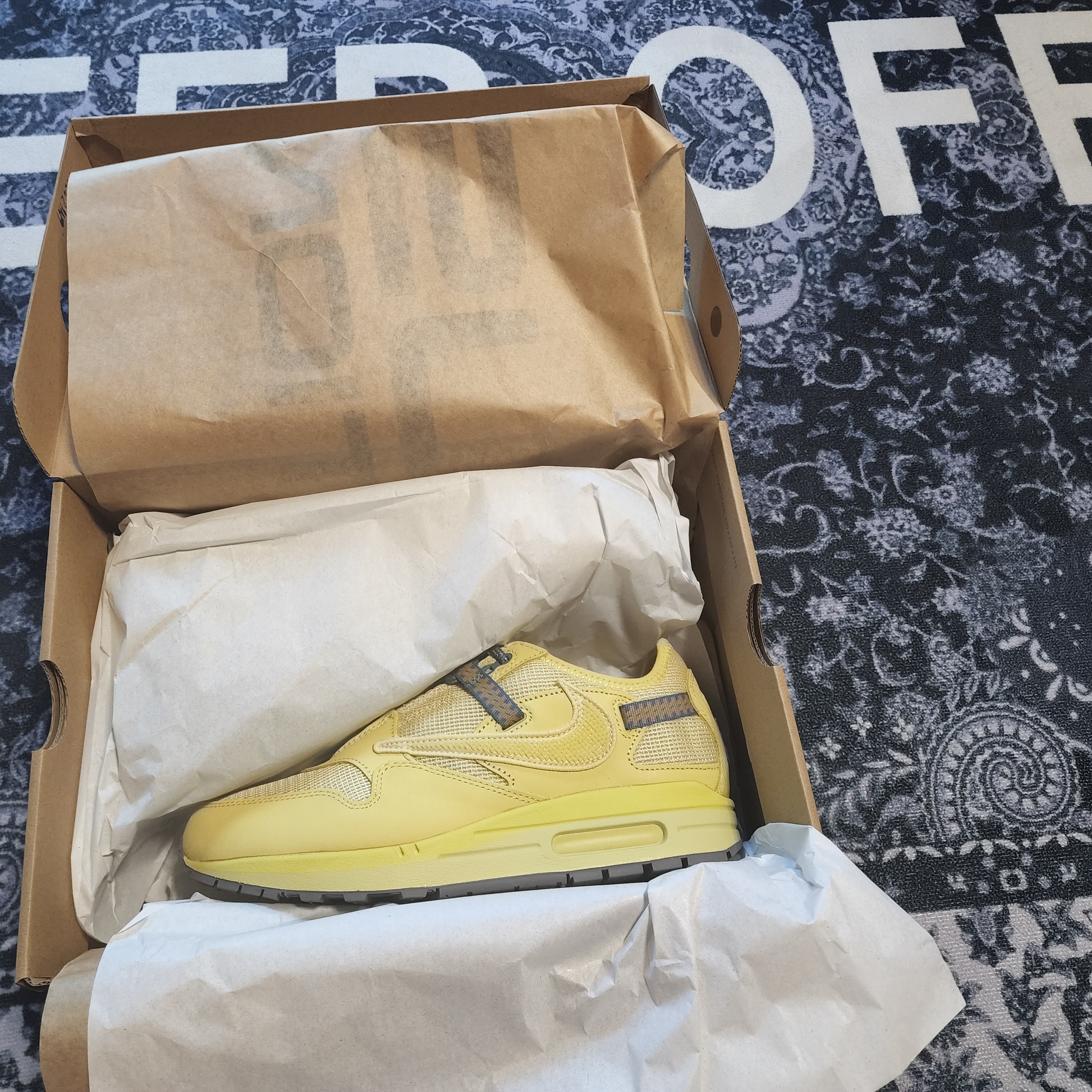 Nike x Travis Scott Air Max 1 Cact.us Gold 착용 스타일 - 3