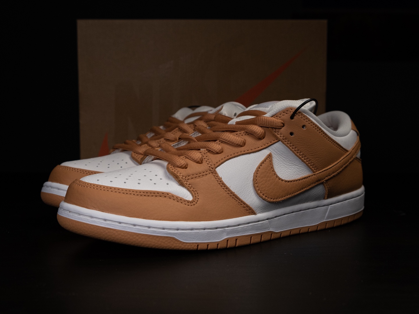 Nike SB Dunk Low Pro Light Cognac 착용 스타일