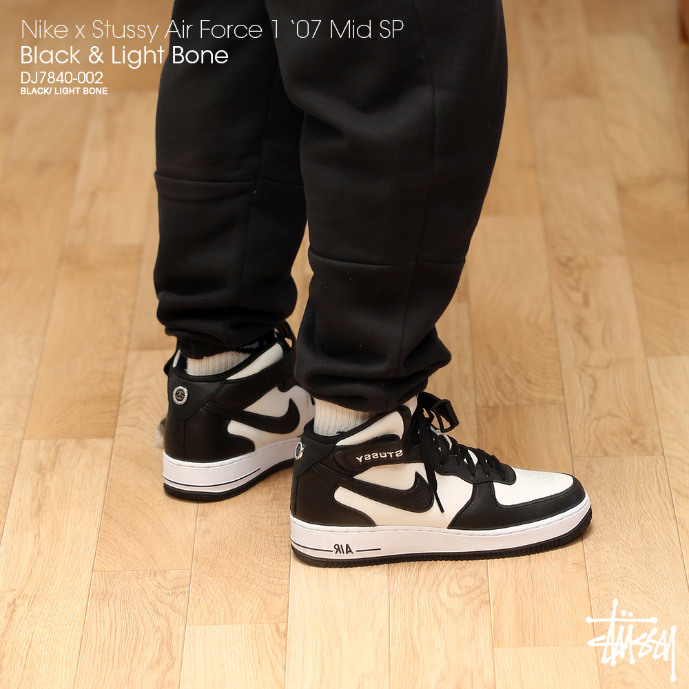 Nike x Stussy Air Force 1 '07 Mid SP Black and Light Bone 착용 스타일 - 4