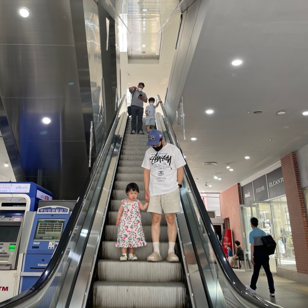 Adidas Yeezy Slide Pure - Re-Release Ver., Adidas Yeezy Slide Pure 착용 스타일 - 3