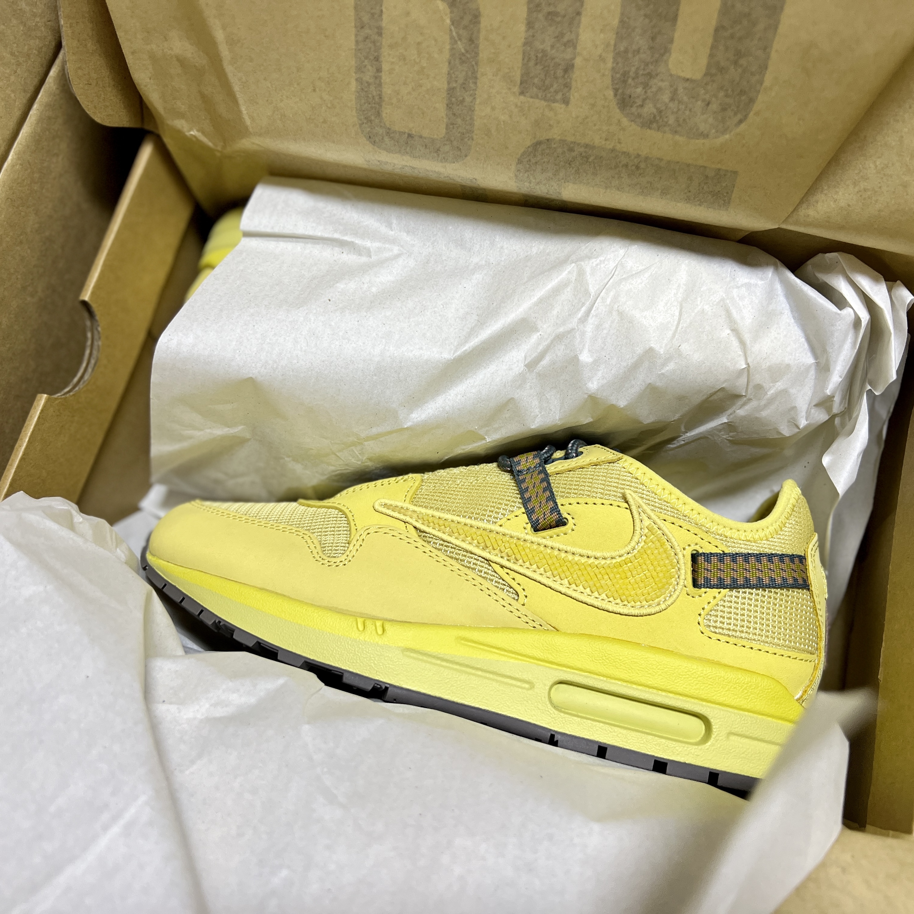 Nike x Travis Scott Air Max 1 Cact.us Gold 착용 스타일
