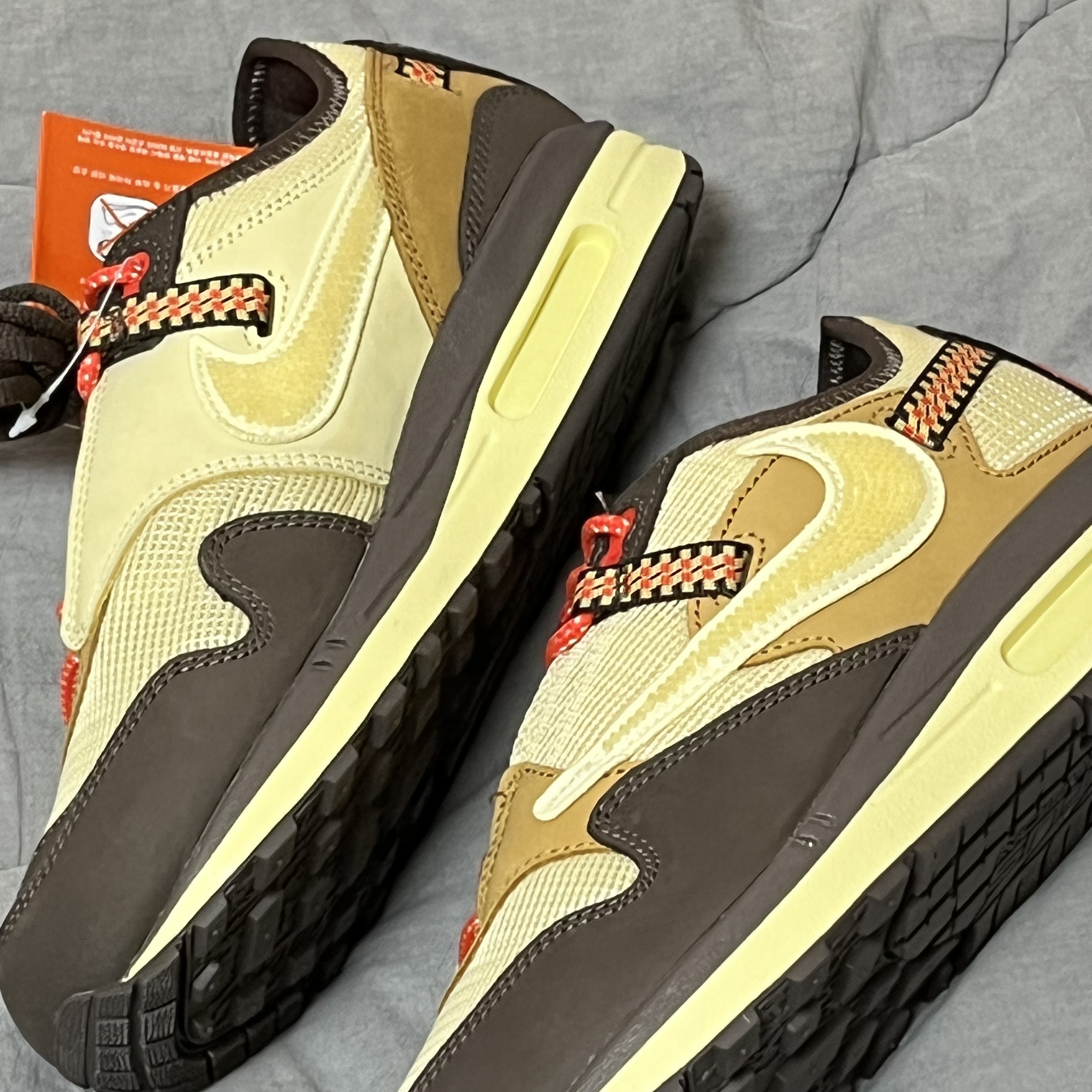 Nike x Travis Scott Air Max 1 Cact.us Brown 착용 스타일 - 2