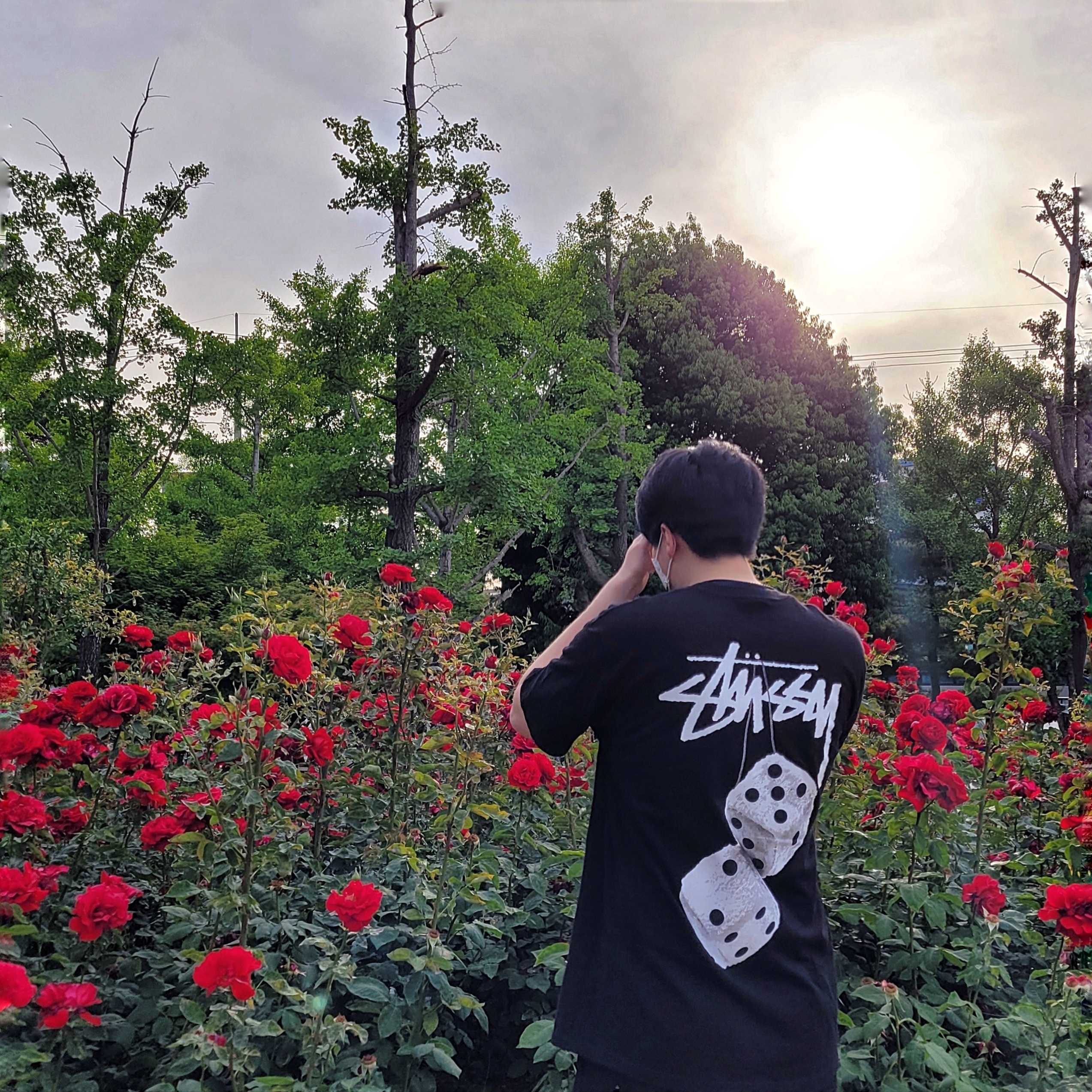 Stussy Fuzzy Dice T-Shirt Black, (W) Jordan 1 Low Black University Blue 착용 스타일 - 1