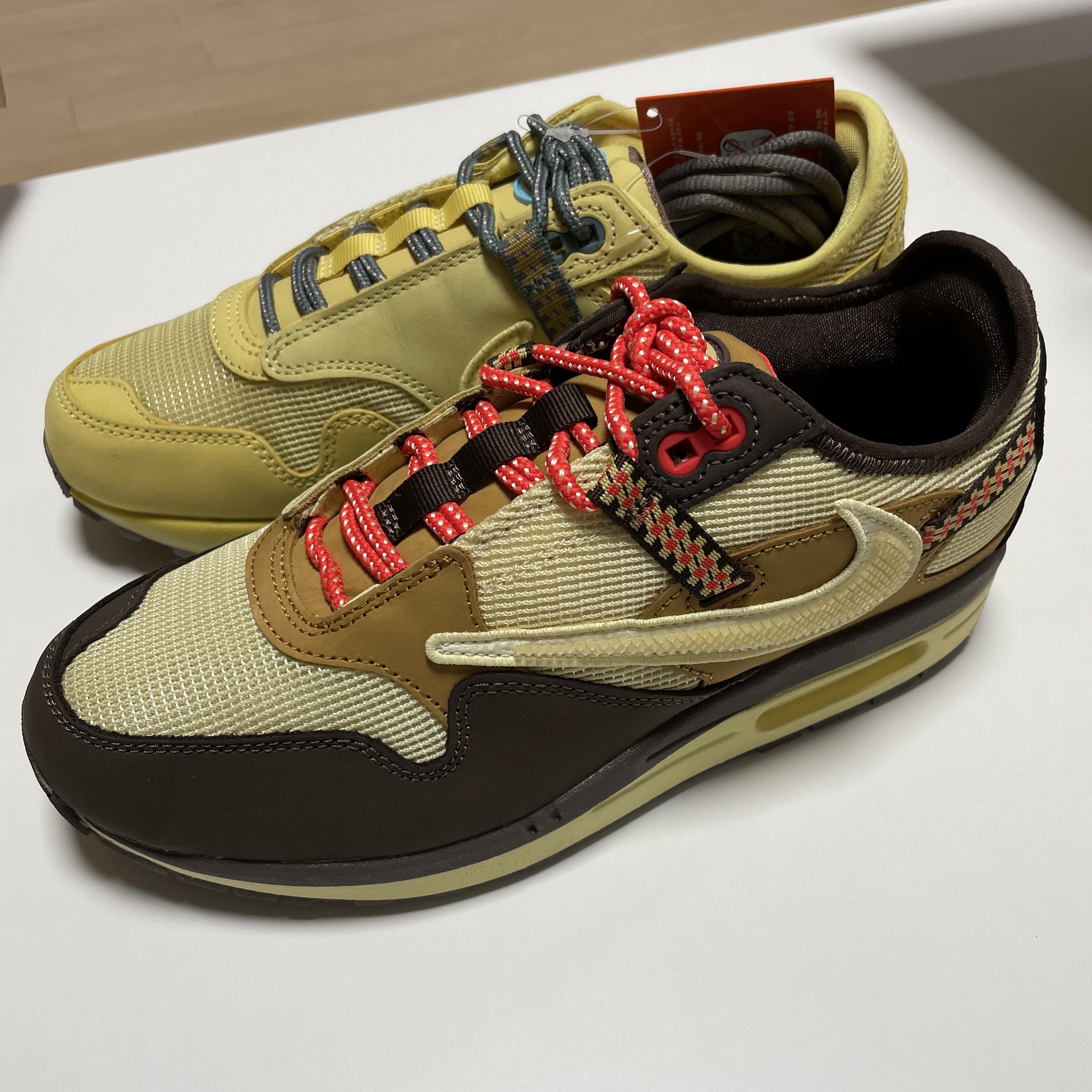 Nike x Travis Scott Air Max 1 Cact.us Brown, Nike x Travis Scott Air Max 1 Cact.us Gold 착용 스타일 - 3