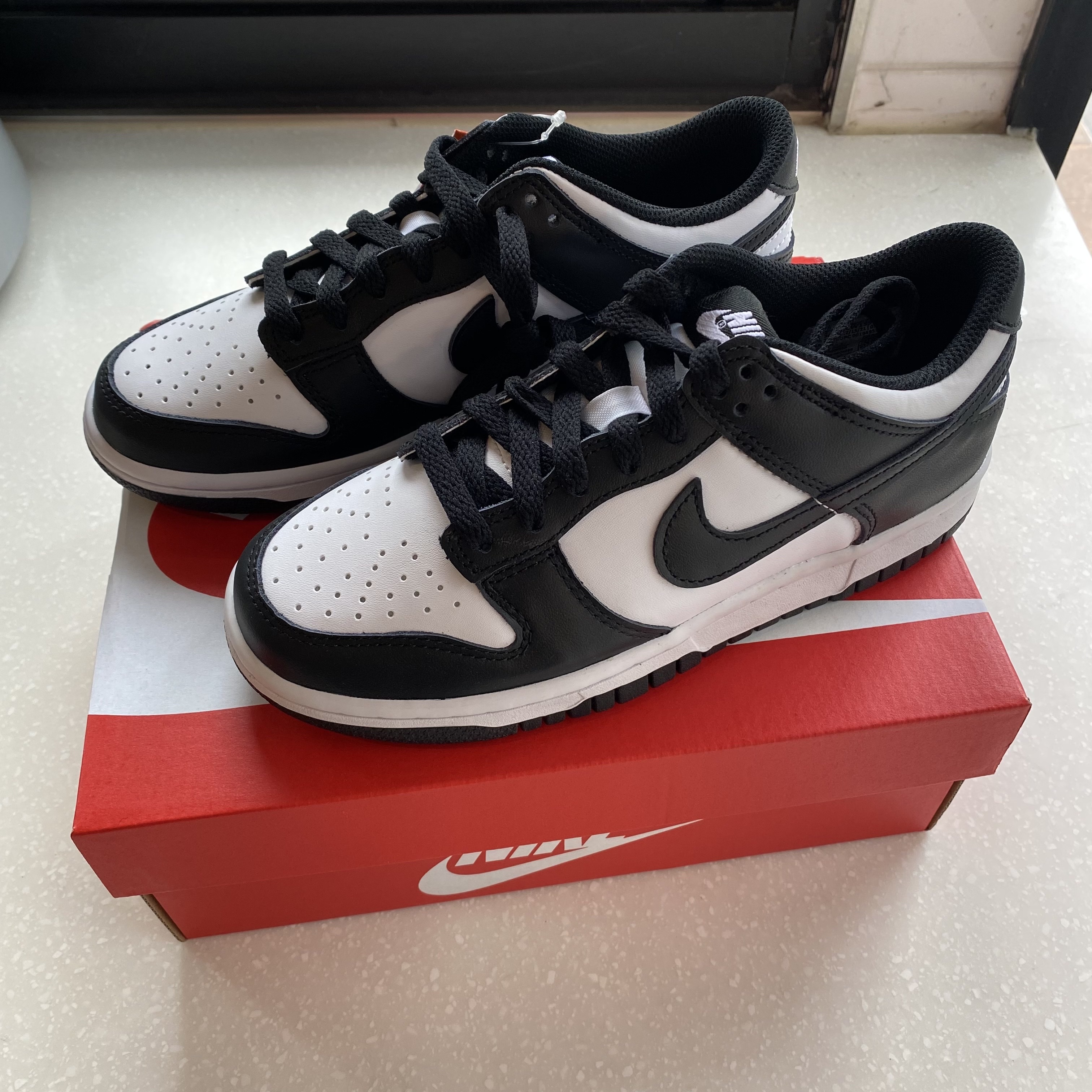 (GS) Nike Dunk Low Black 착용 스타일