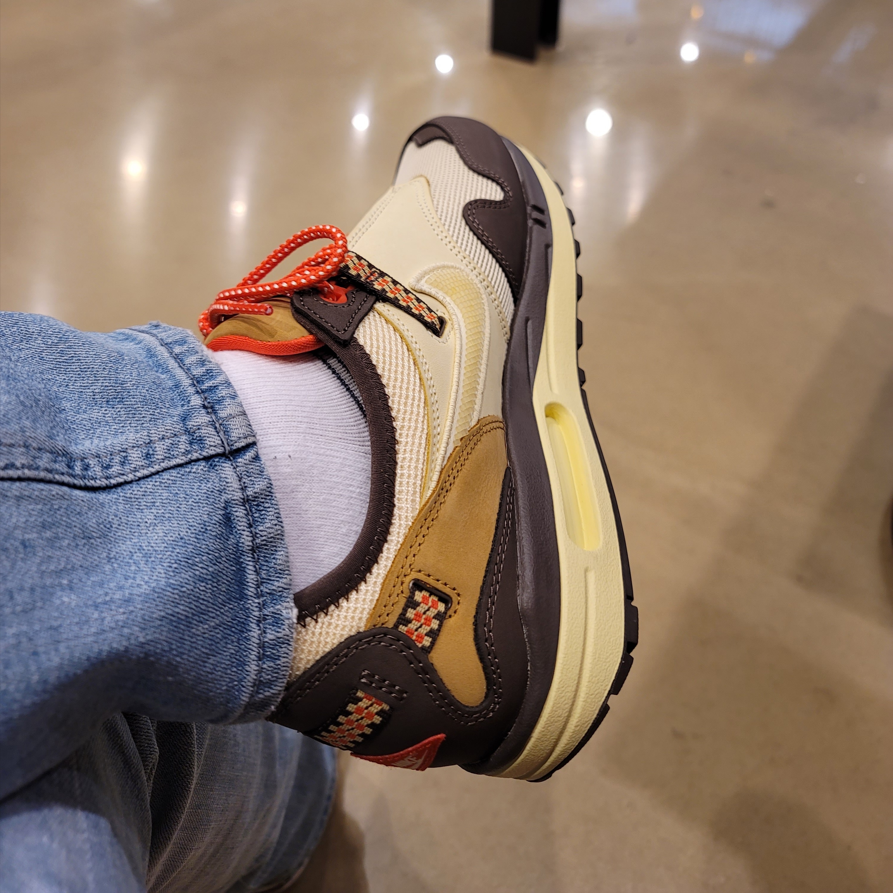 Nike x Travis Scott Air Max 1 Cact.us Brown 착용 스타일 - 5