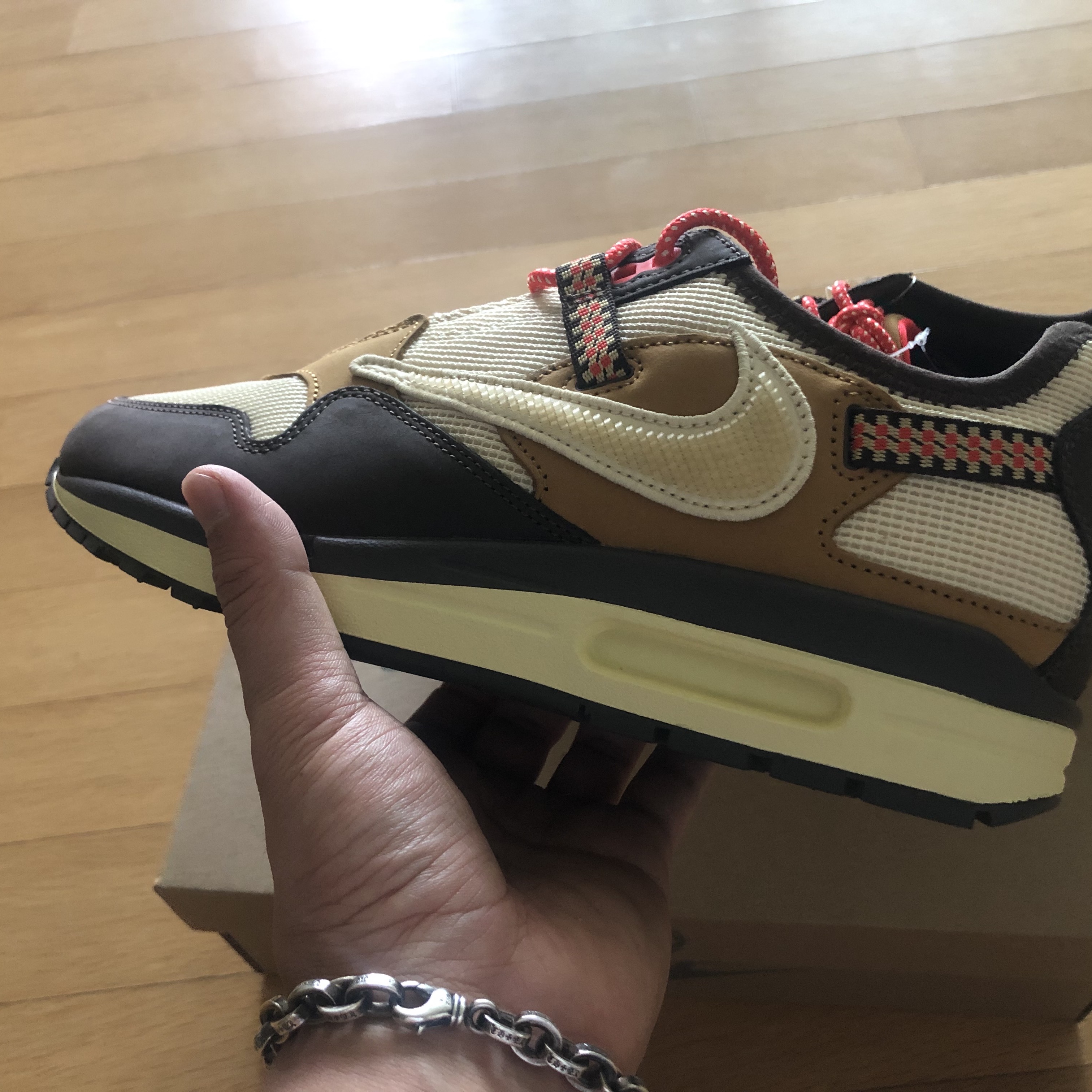 Nike x Travis Scott Air Max 1 Cact.us Brown 착용 스타일