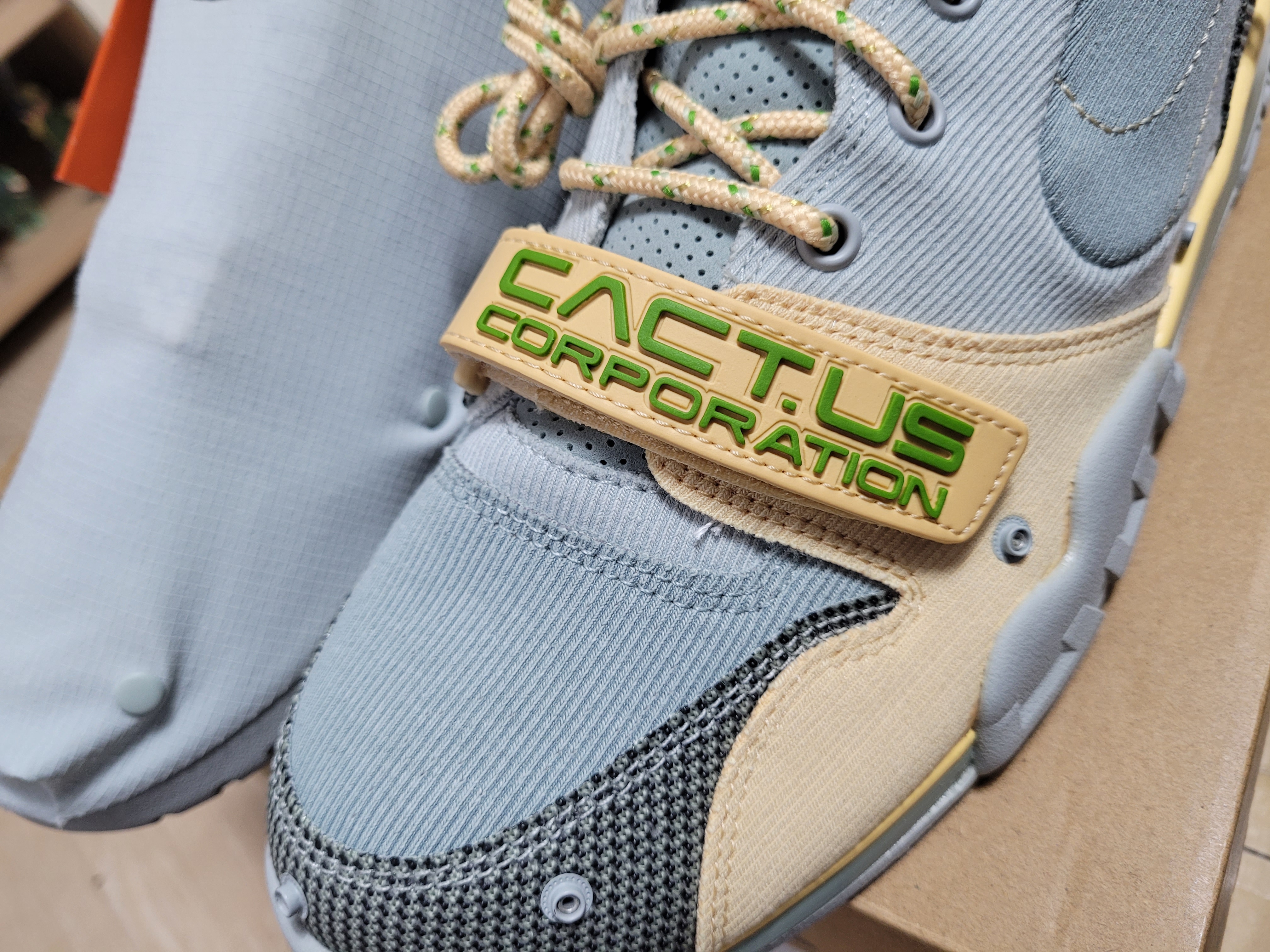 Nike x Travis Scott Nike Air Trainer 1 Grey Haze and Dusty Sage 착용 스타일 - 4