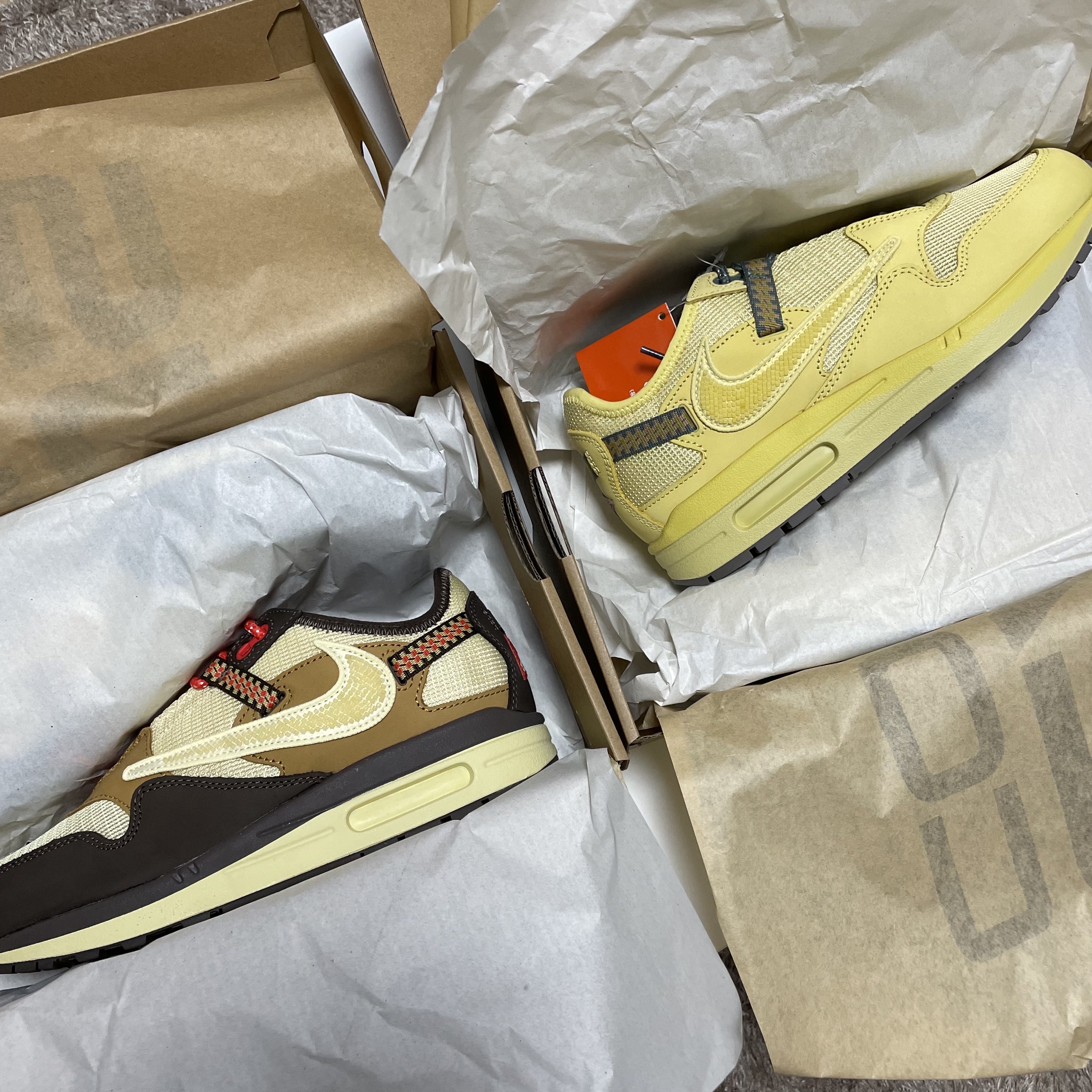 Nike x Travis Scott Air Max 1 Cact.us Brown, Nike x Travis Scott Air Max 1 Cact.us Gold 착용 스타일 - 1