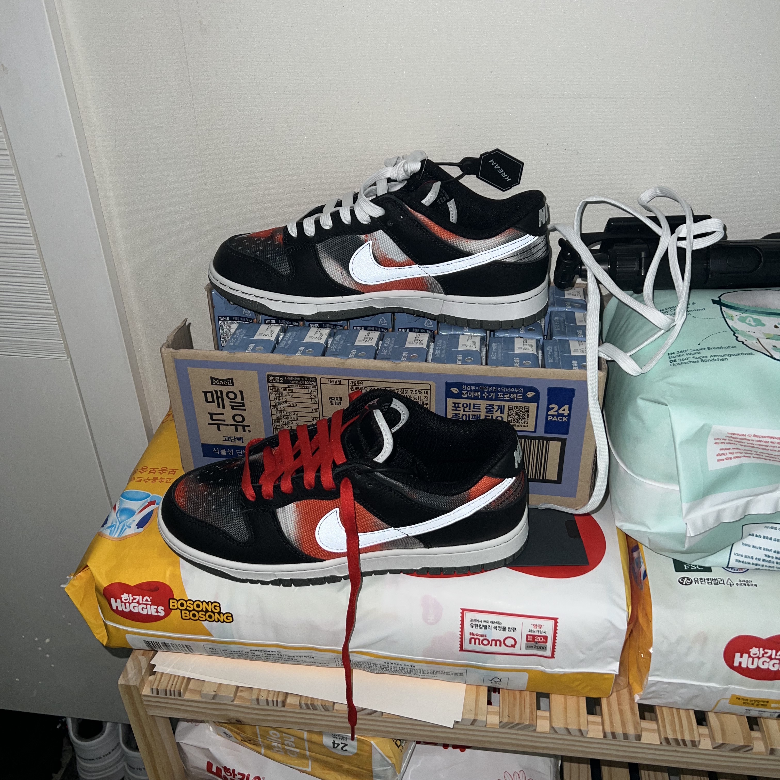 Nike Dunk Low Retro PRM Black and Tumbled Grey 착용 스타일