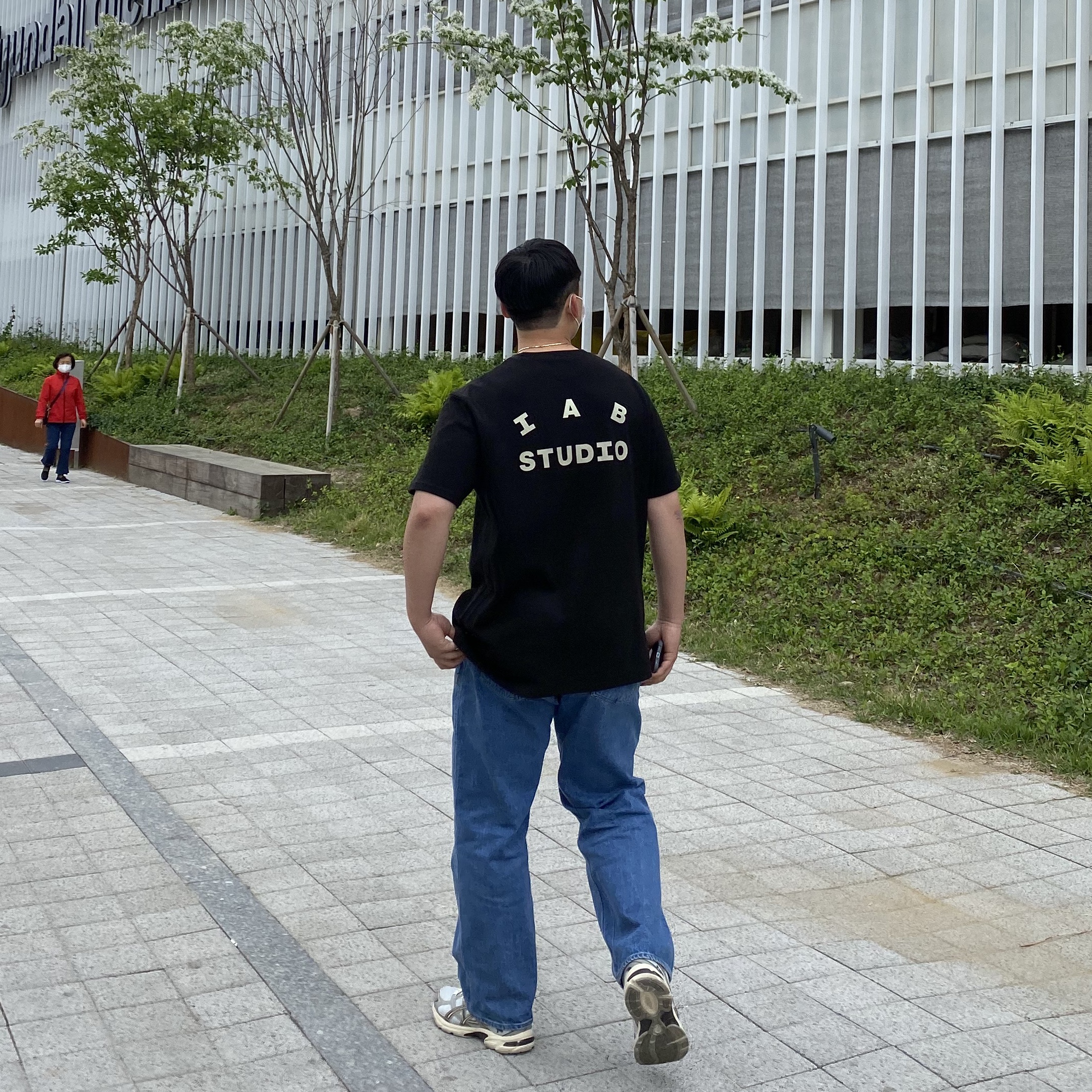 IAB Studio T-Shirt Black, Asics x I4P Gel-1130 Glacier Grey Mink 착용 스타일