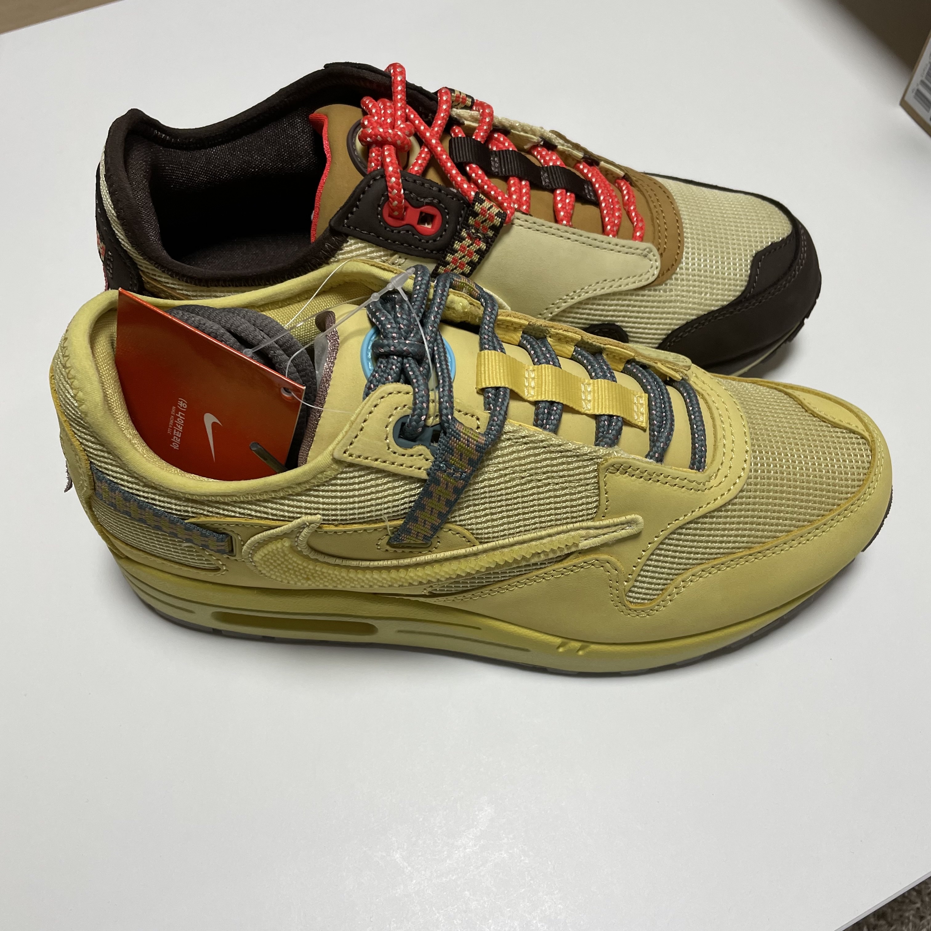 Nike x Travis Scott Air Max 1 Cact.us Brown, Nike x Travis Scott Air Max 1 Cact.us Gold 착용 스타일 - 2