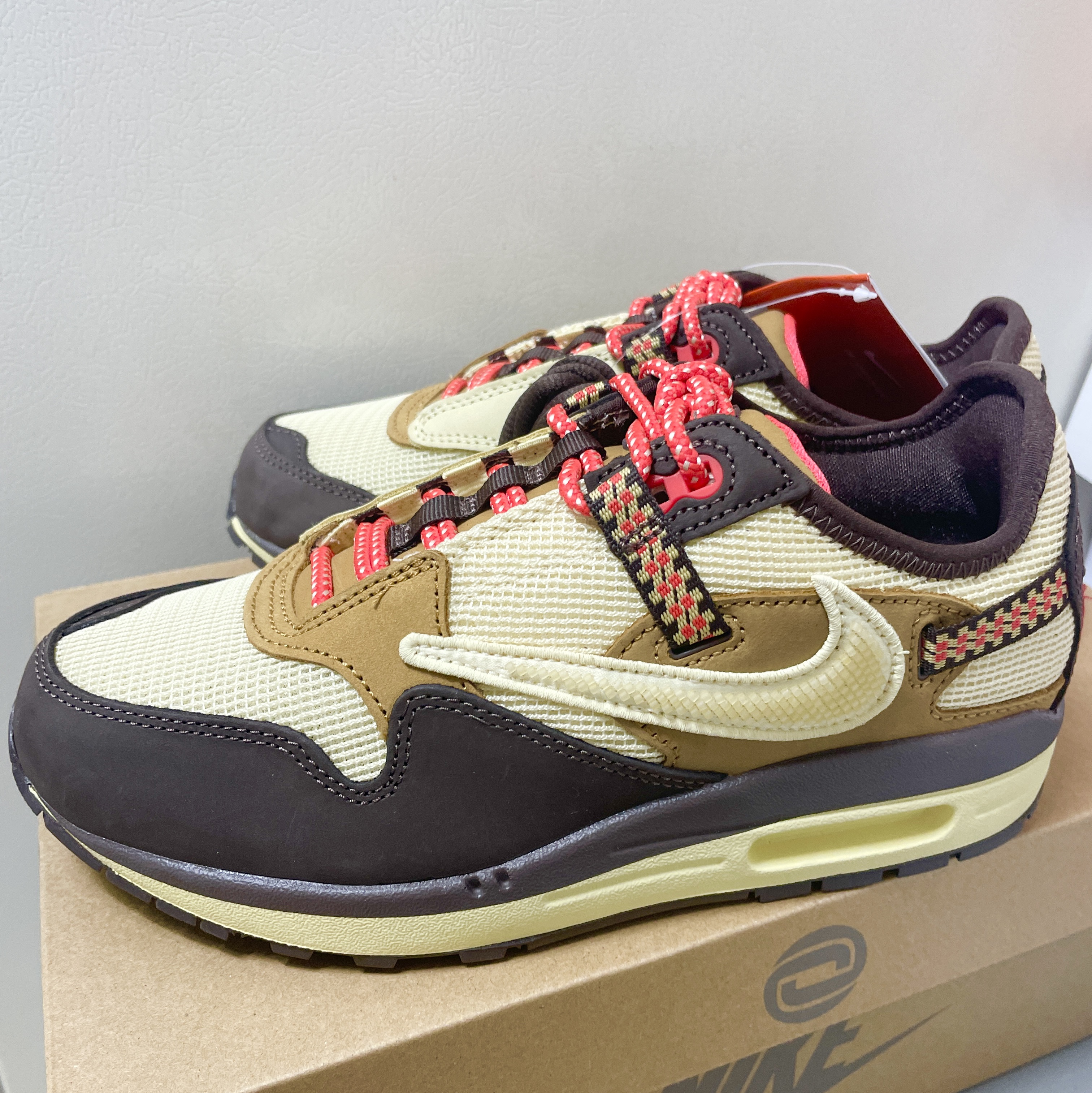 Nike x Travis Scott Air Max 1 Cact.us Brown 착용 스타일