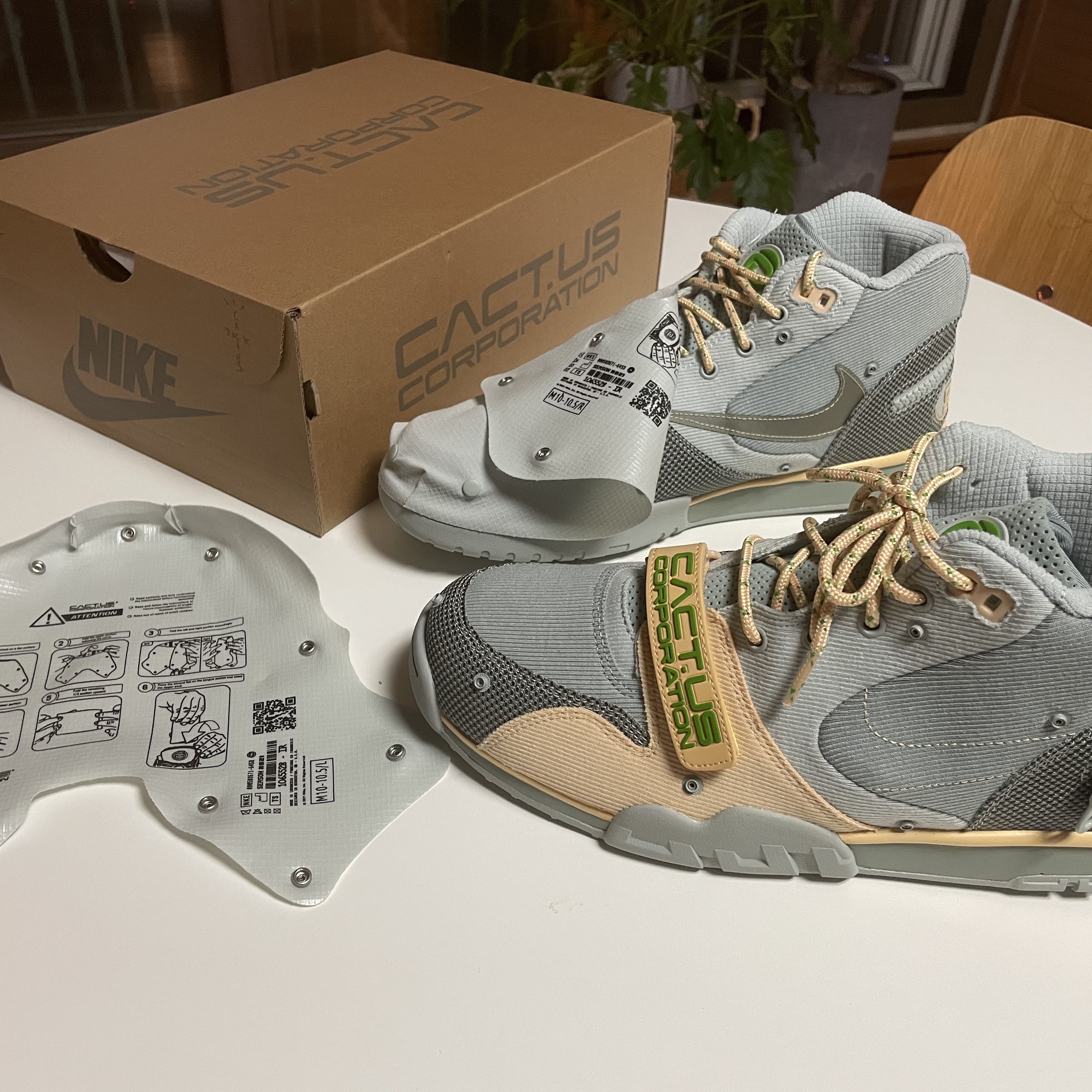 Nike x Travis Scott Nike Air Trainer 1 Grey Haze and Dusty Sage 착용 스타일 - 1