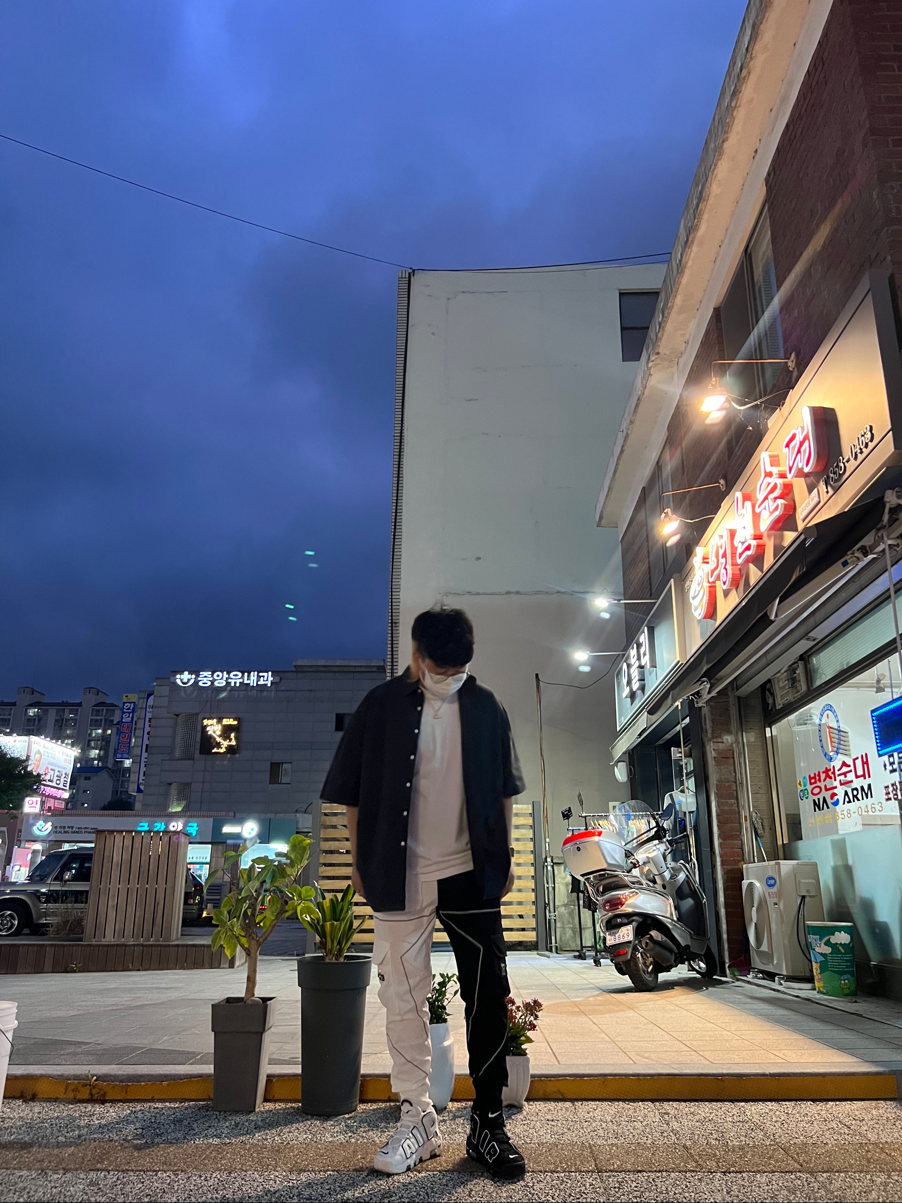 (W) Nike Air More Uptempo Summit White, Nike Air More Uptempo Black White 2020 착용 스타일 - 2