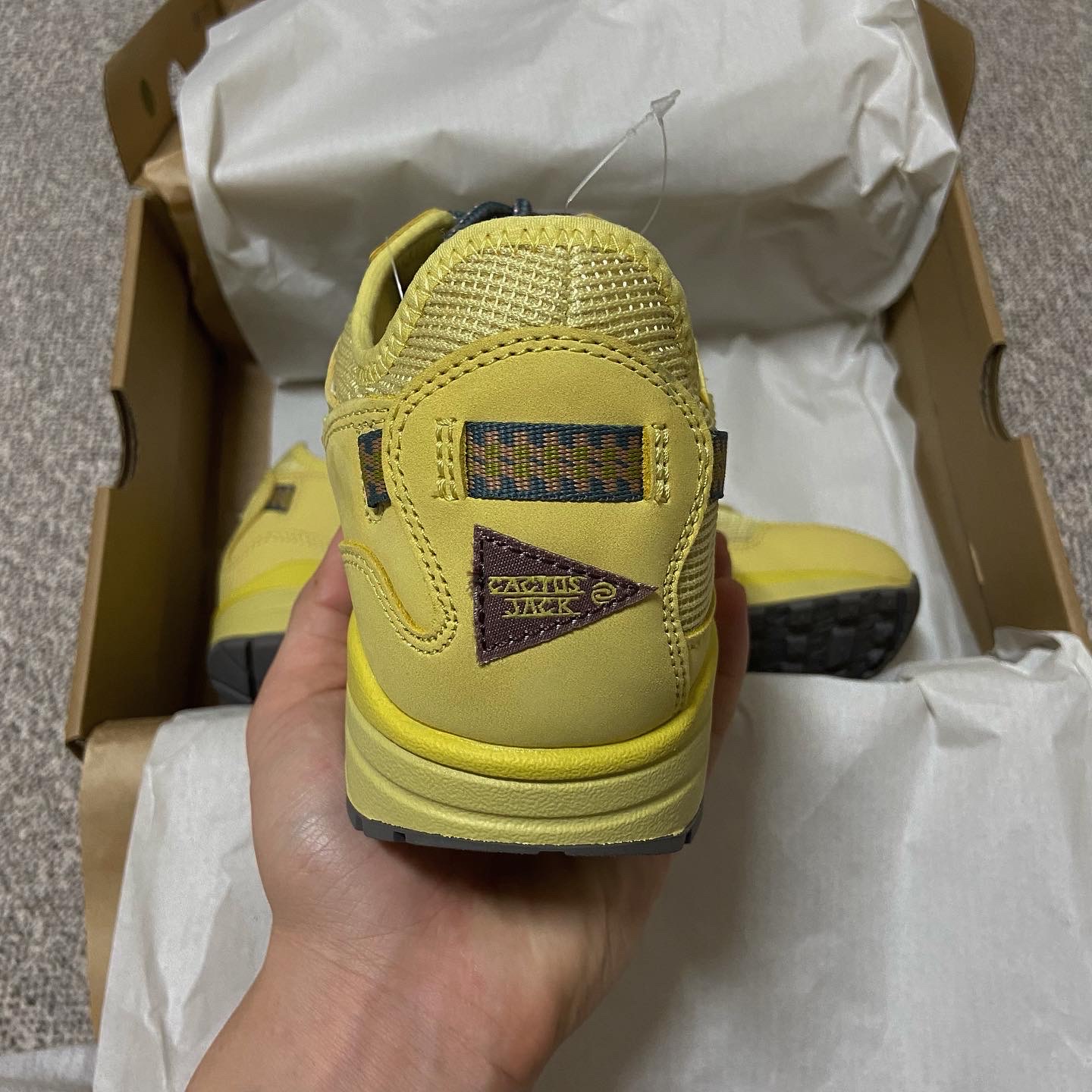 Nike x Travis Scott Air Max 1 Cact.us Brown, Nike x Travis Scott Air Max 1 Cact.us Gold 착용 스타일 - 4