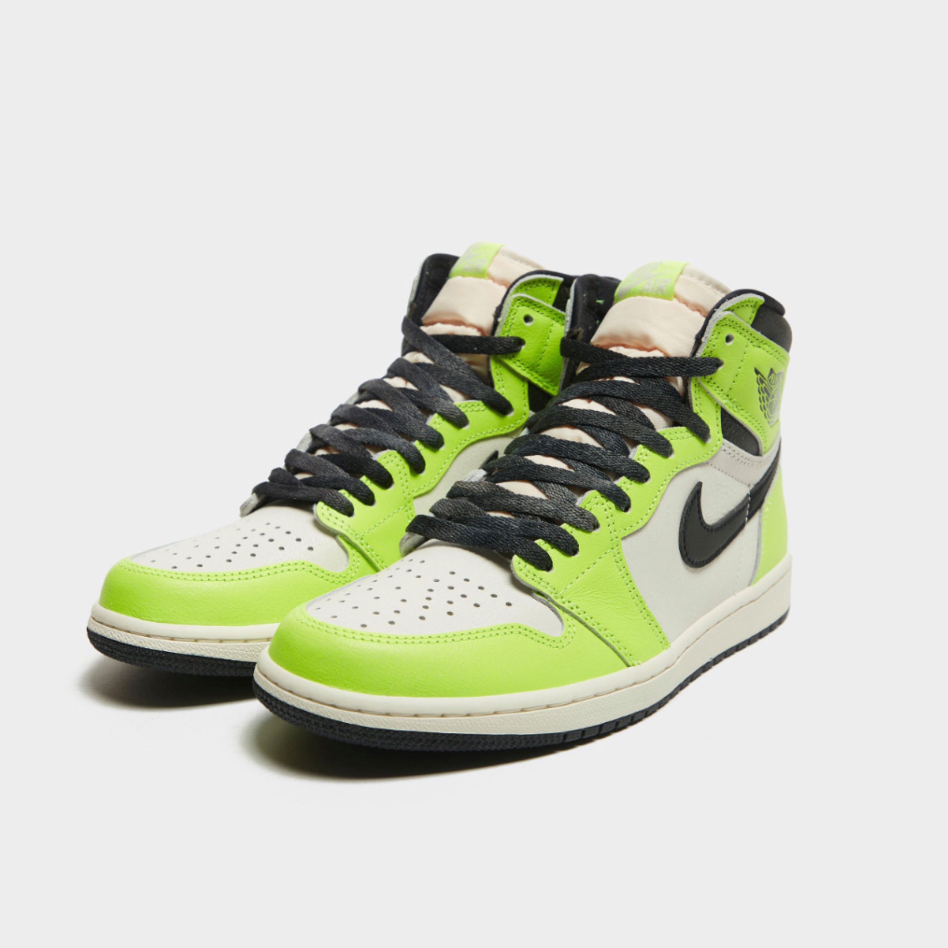 Jordan 1 Retro High OG Volt 착용 스타일 - 3